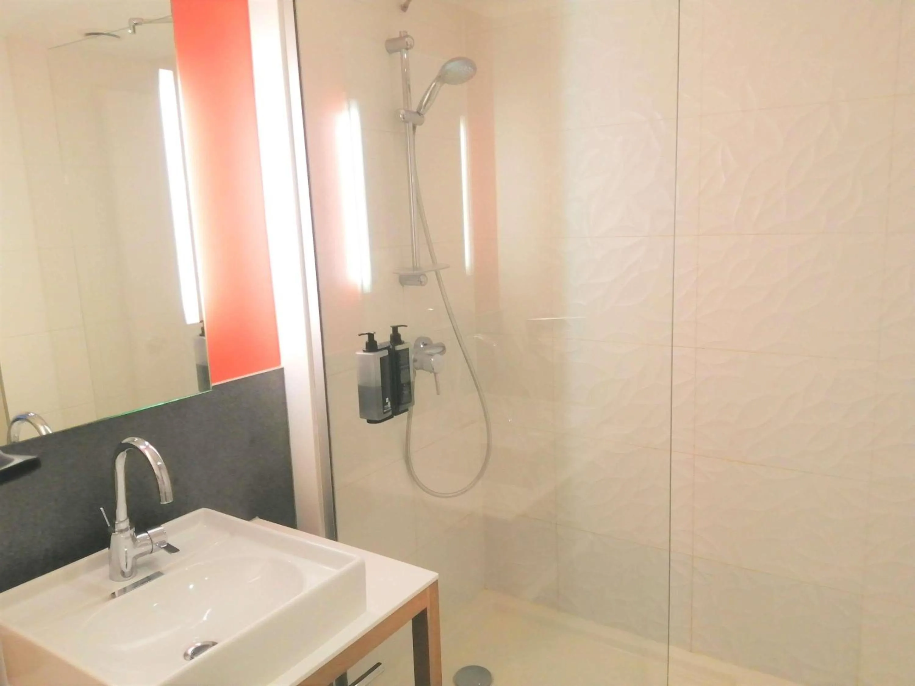 Bedroom in ibis Styles Tours Sud