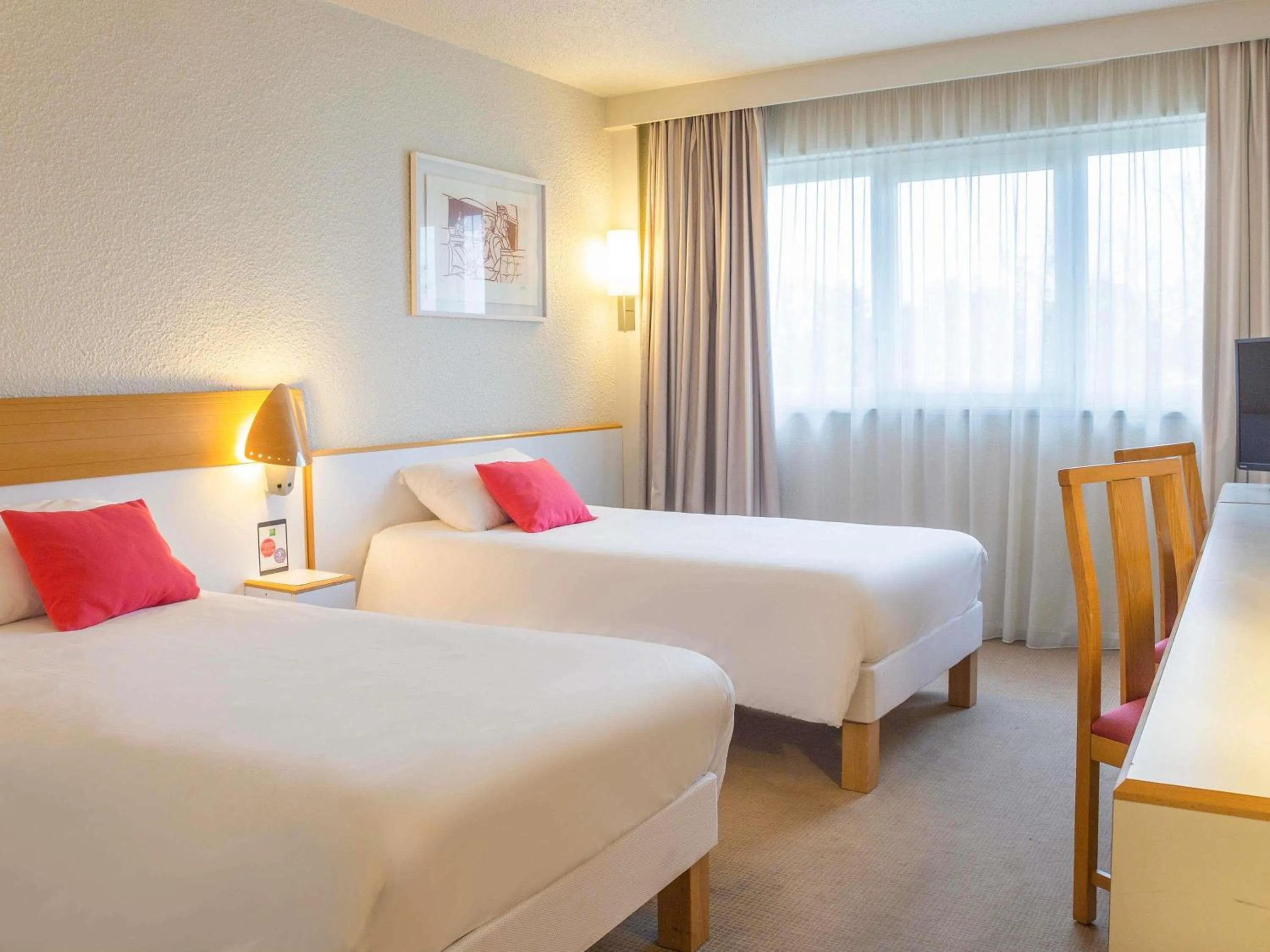 Bedroom, Bed in ibis Styles Tours Sud