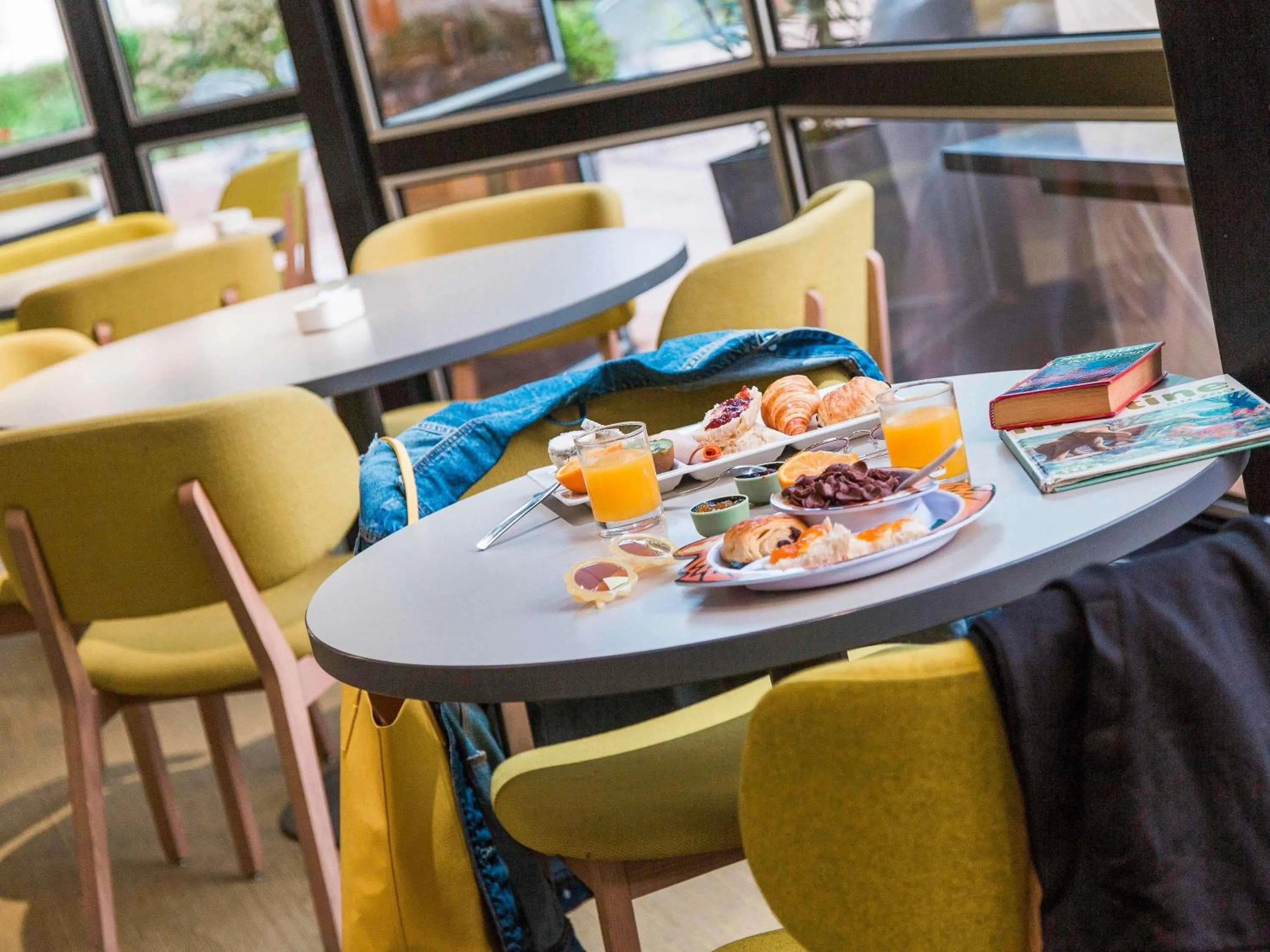 Breakfast in ibis Styles Tours Sud