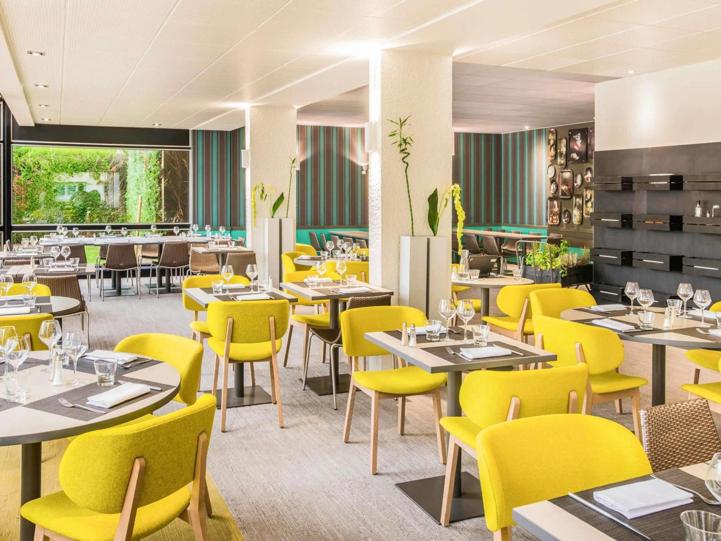 Restaurant/places to eat in ibis Styles Tours Sud