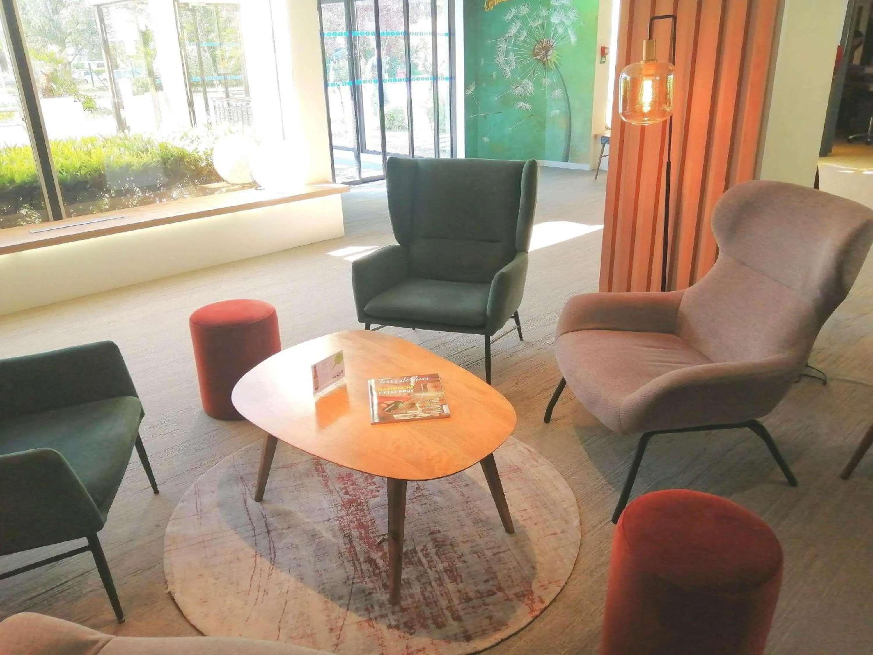 Lounge or bar in ibis Styles Tours Sud