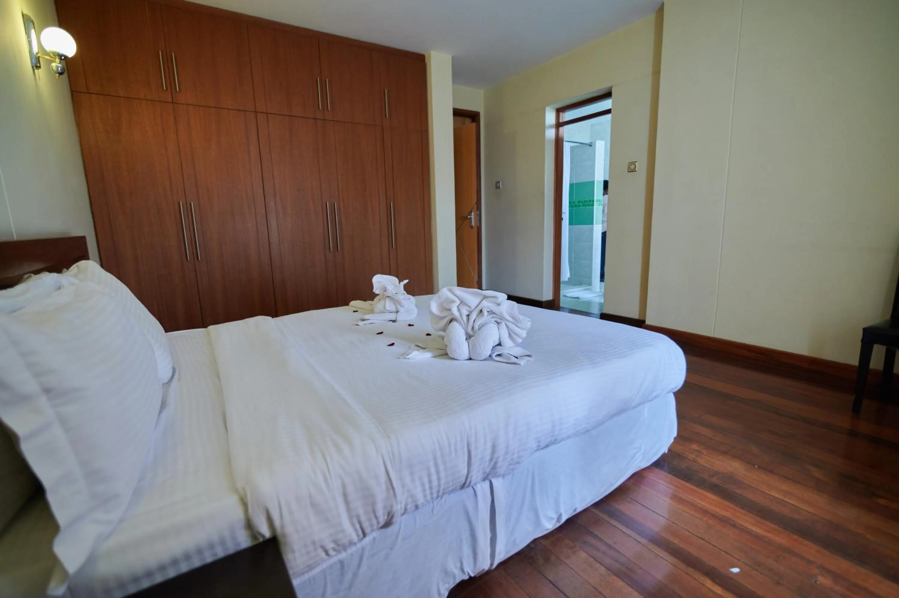 Bedroom, Bed in Batians Apartment Hotel