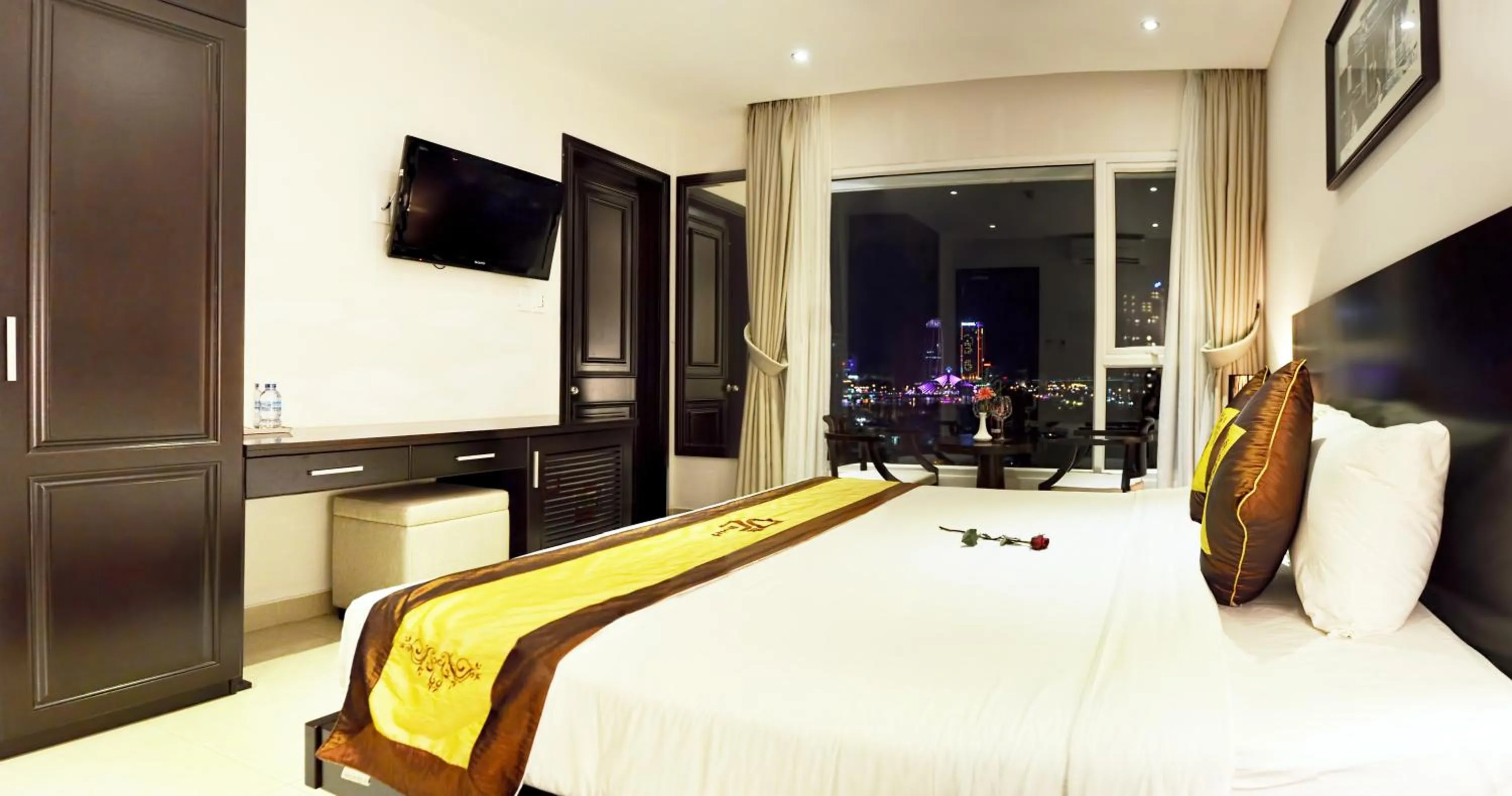 Bedroom, Bed in D&C Hotel