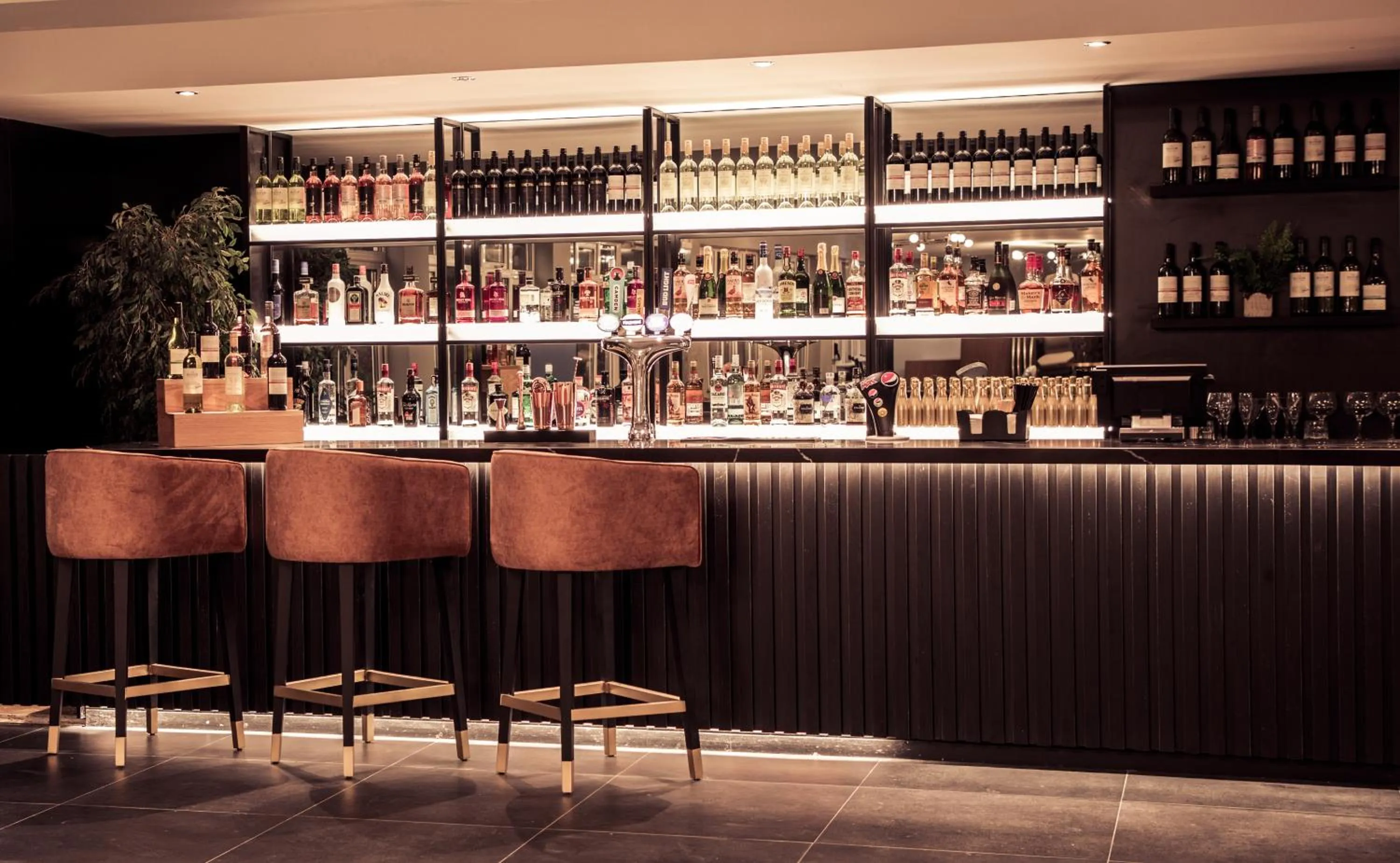Lounge or bar in Park Inn by Radisson Bournemouth