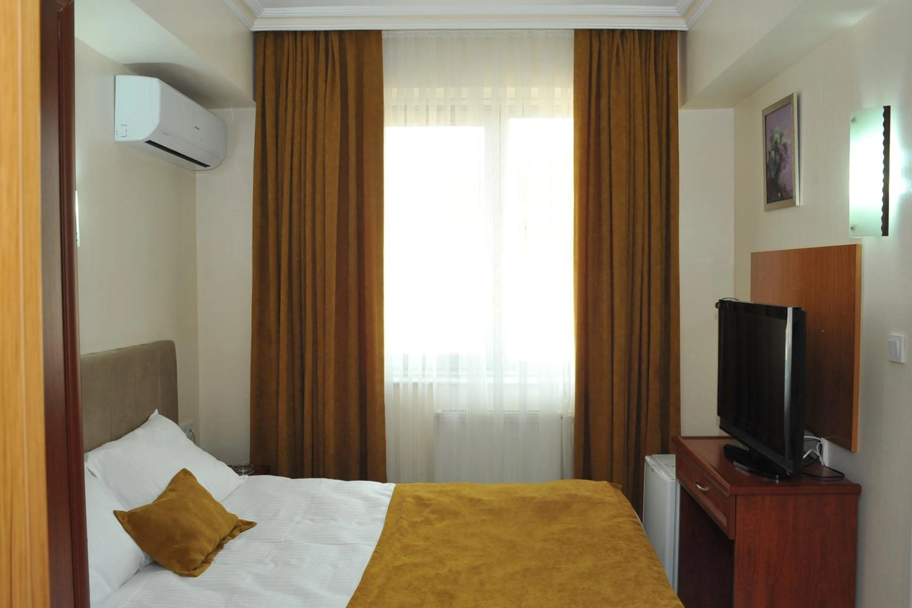 Photo of the whole room, Bed in Lion City Hotel Ankara
