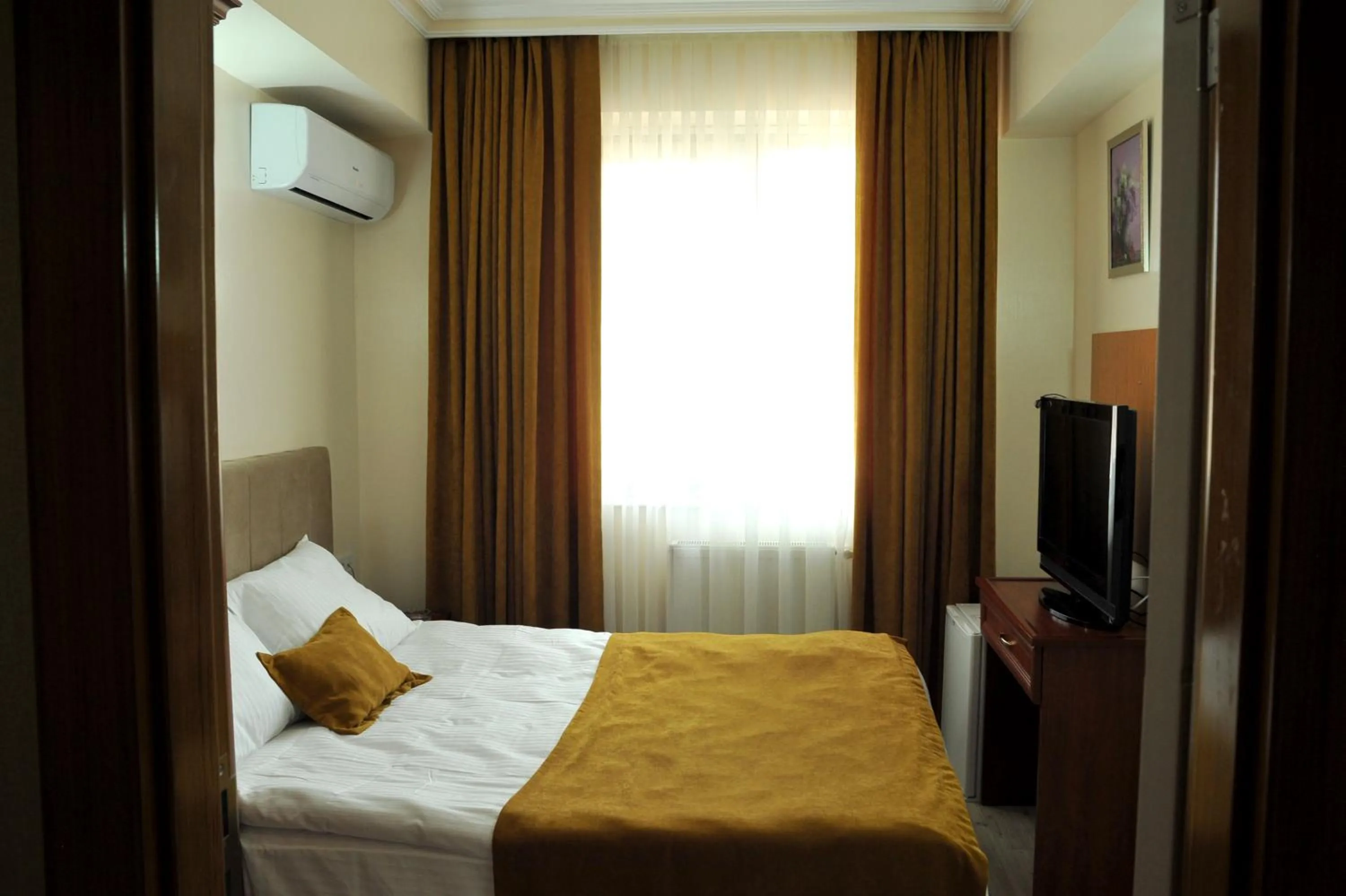 Photo of the whole room, Bed in Lion City Hotel Ankara