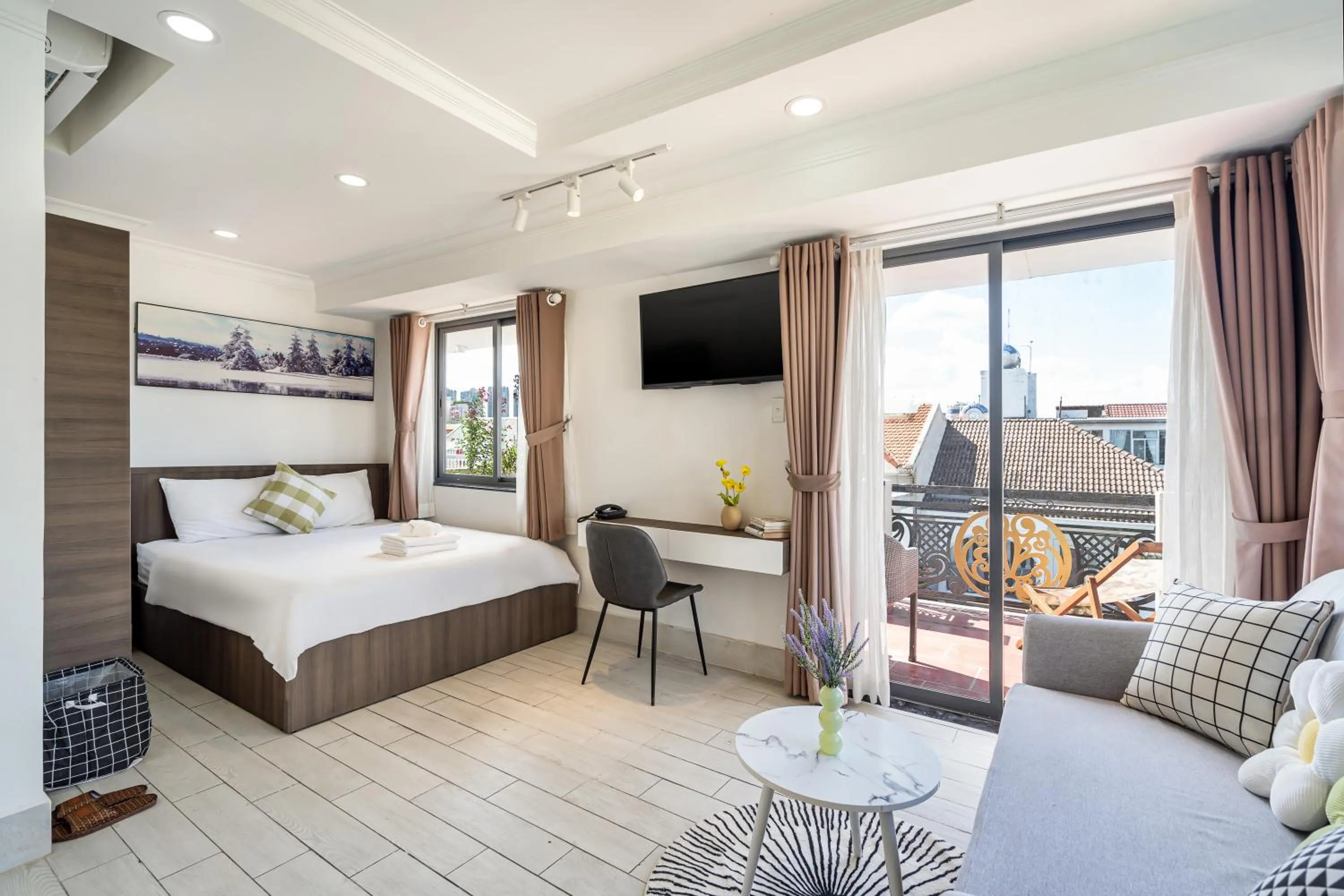 Photo of the whole room, Bed in The Royal LandPark - Phu My Hung