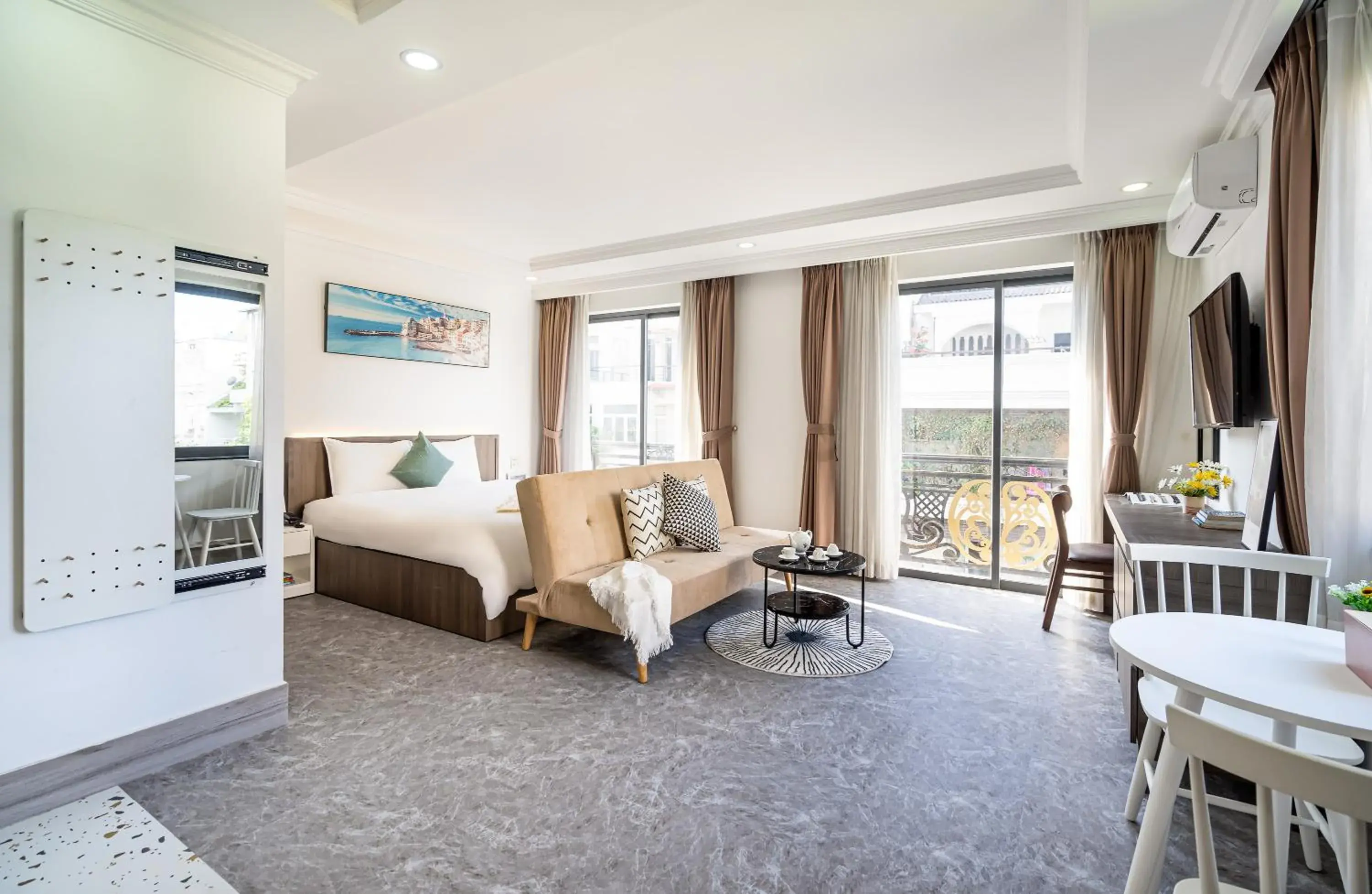 Junior Suite with Balcony in The Royal LandPark - Phu My Hung Junior Suite with Balcony in The Royal LandPark - Phu My Hung