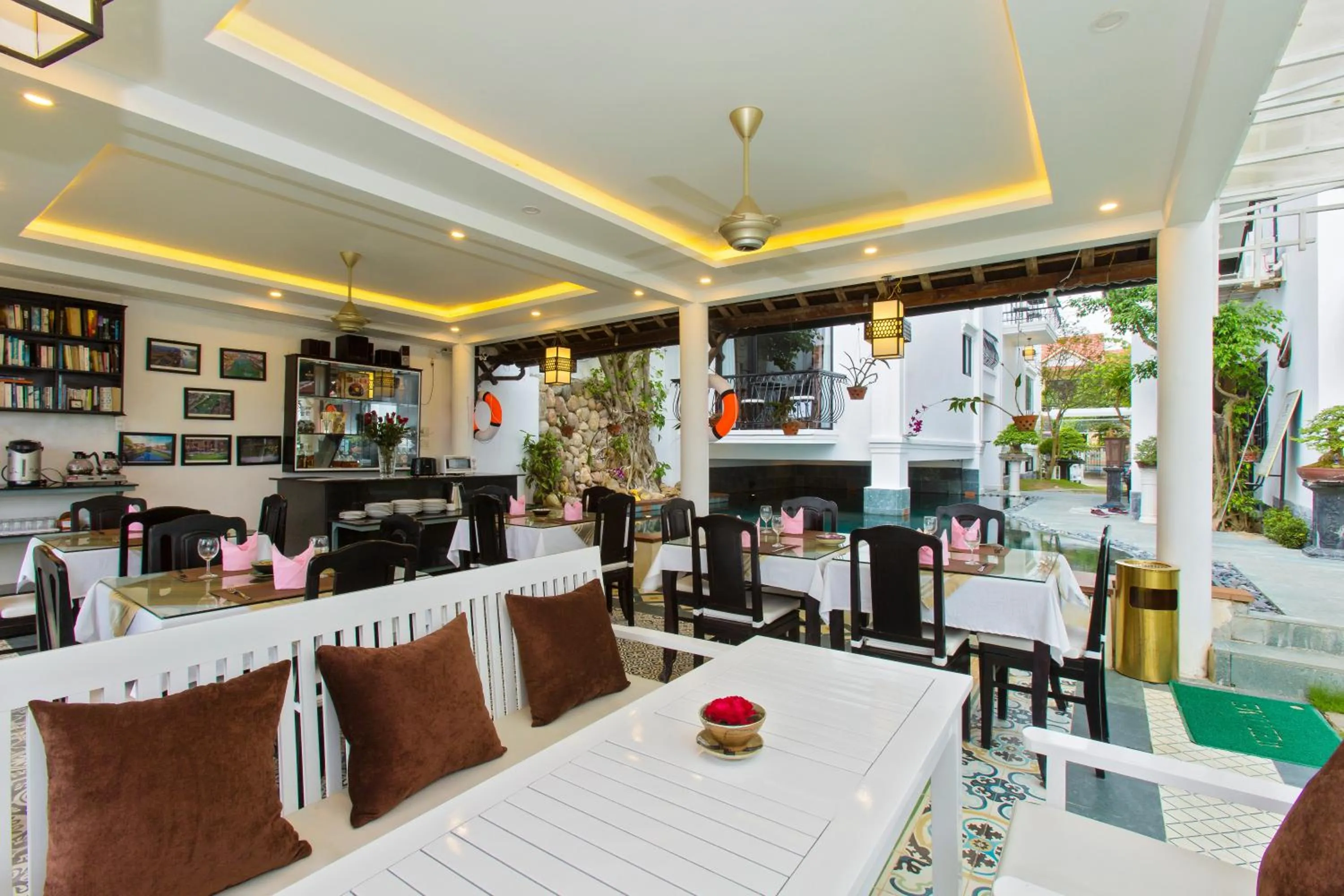 Breakfast in Riverside Impression Villa