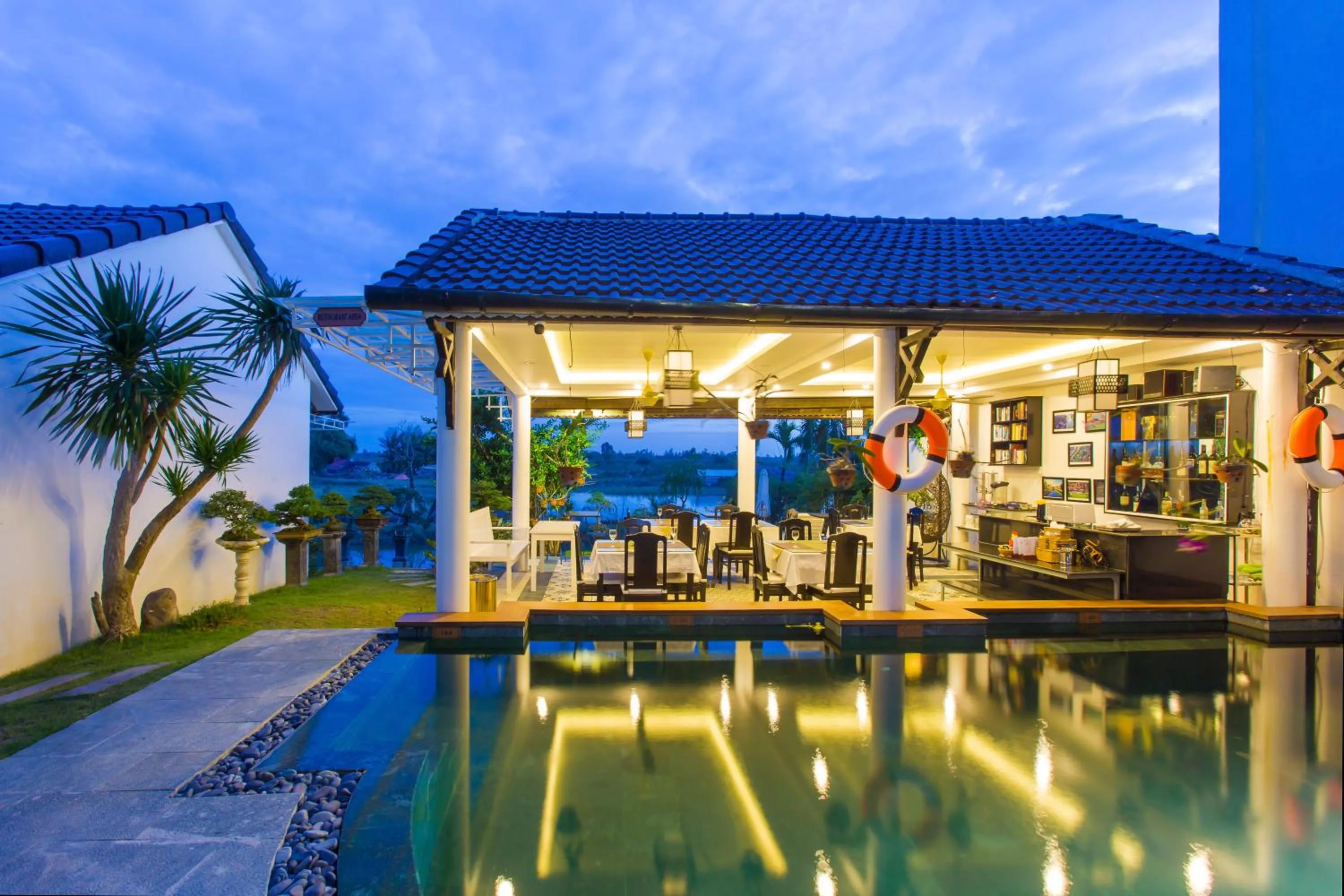 Swimming pool in Riverside Impression Villa