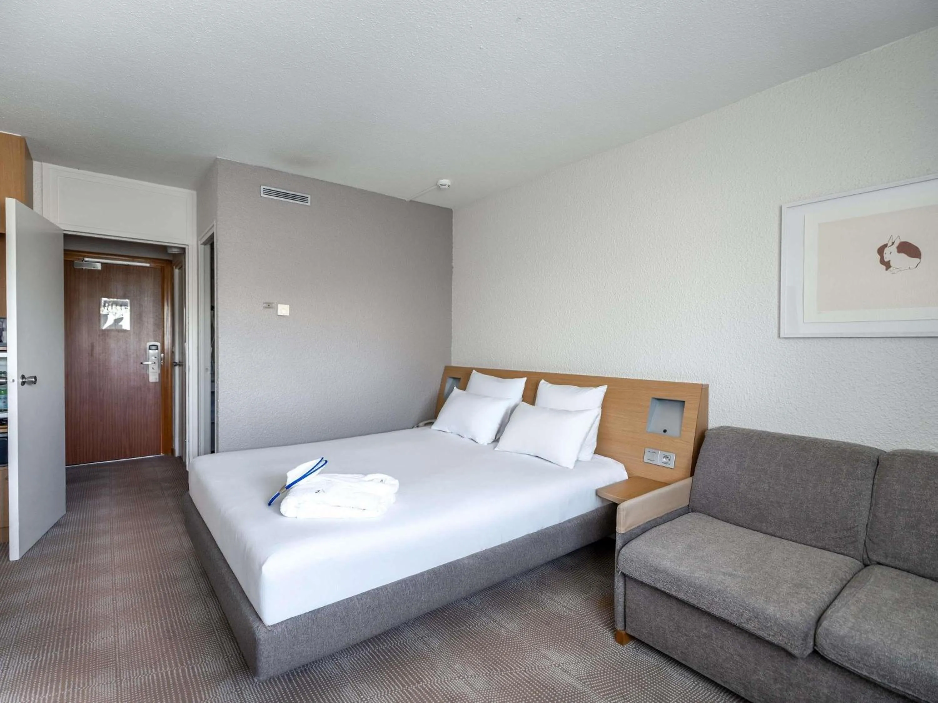 Bedroom, Bed in Novotel Poissy Orgeval