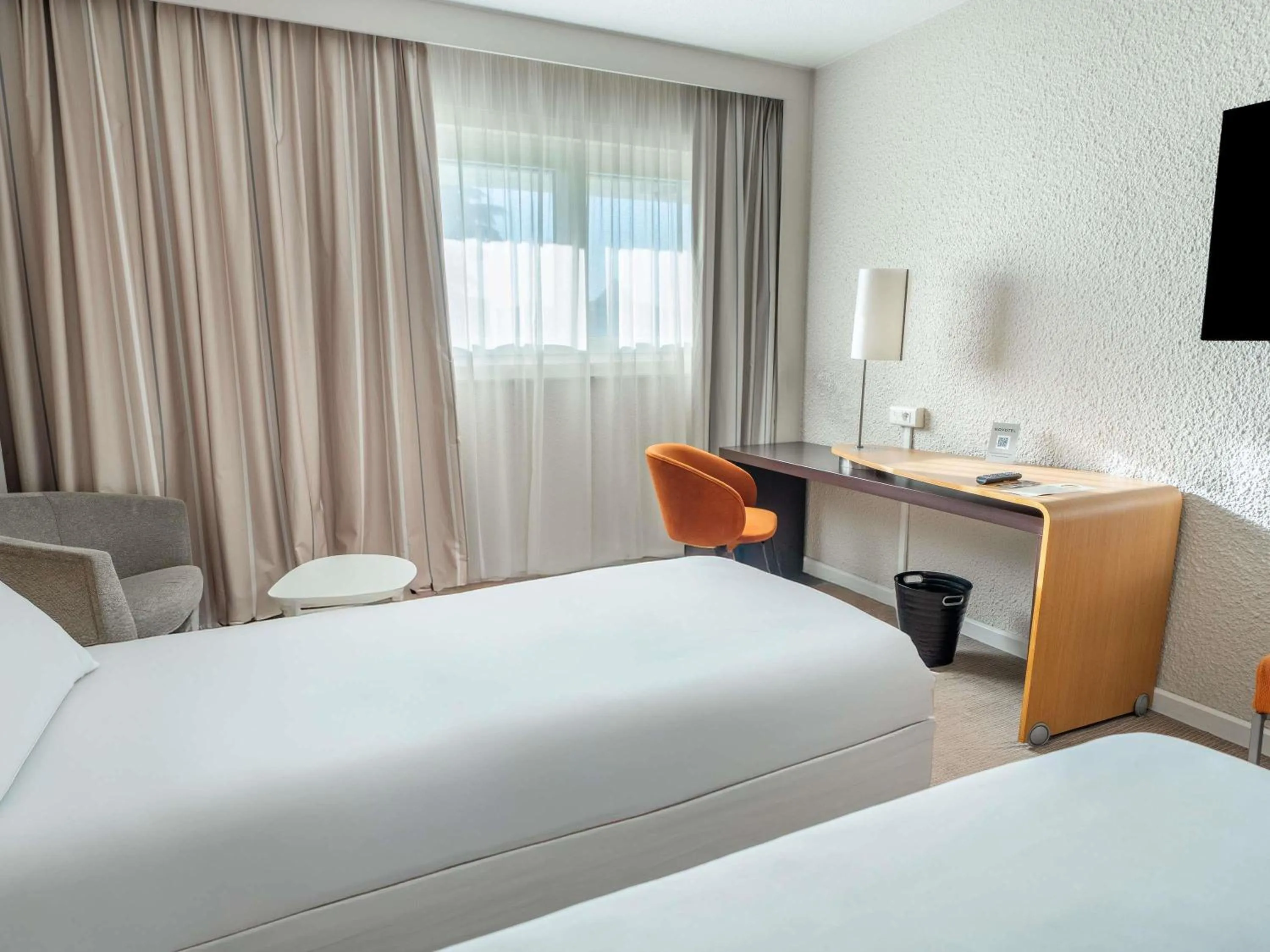 Bedroom, Bed in Novotel Poissy Orgeval