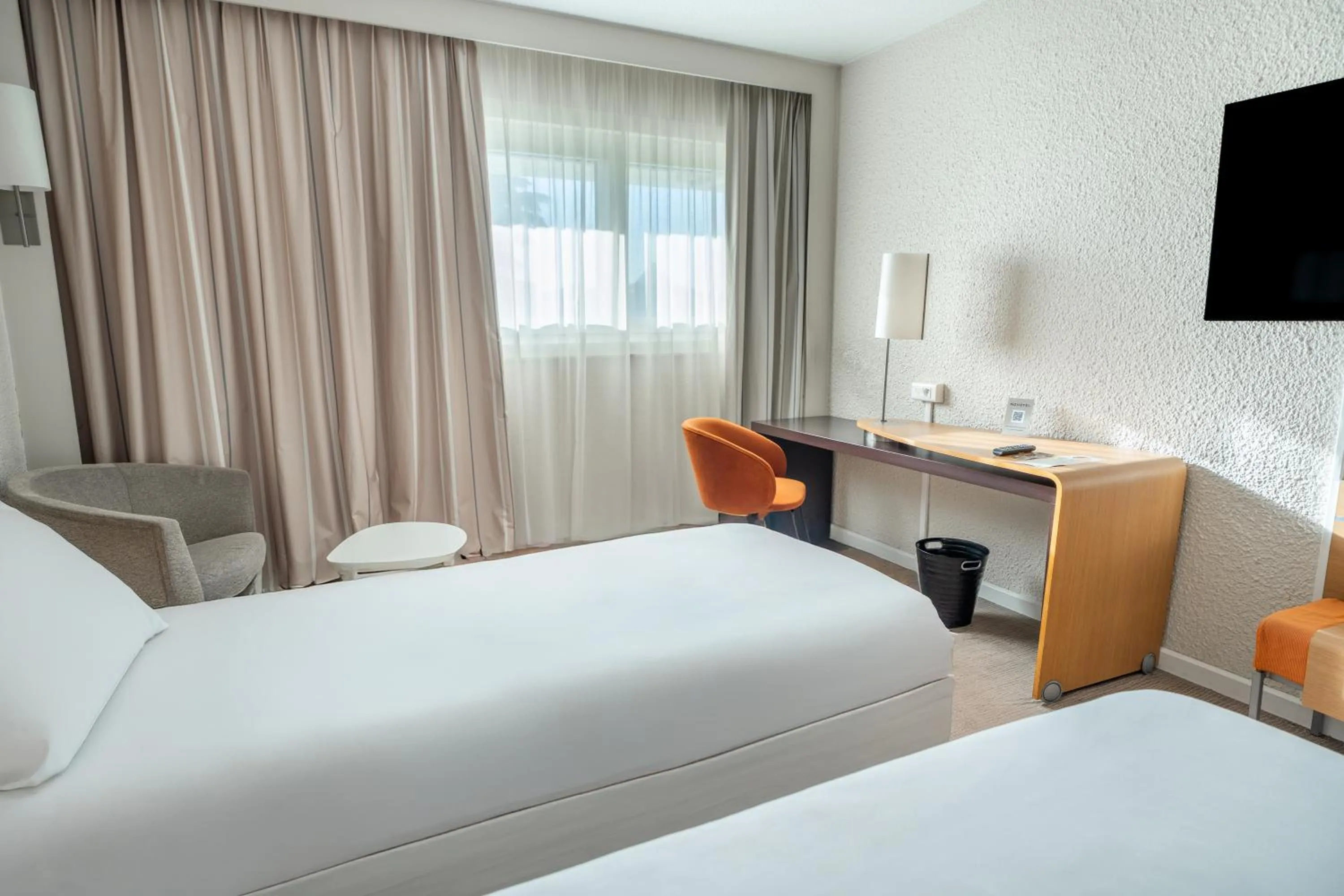 Bedroom, Bed in Novotel Poissy Orgeval