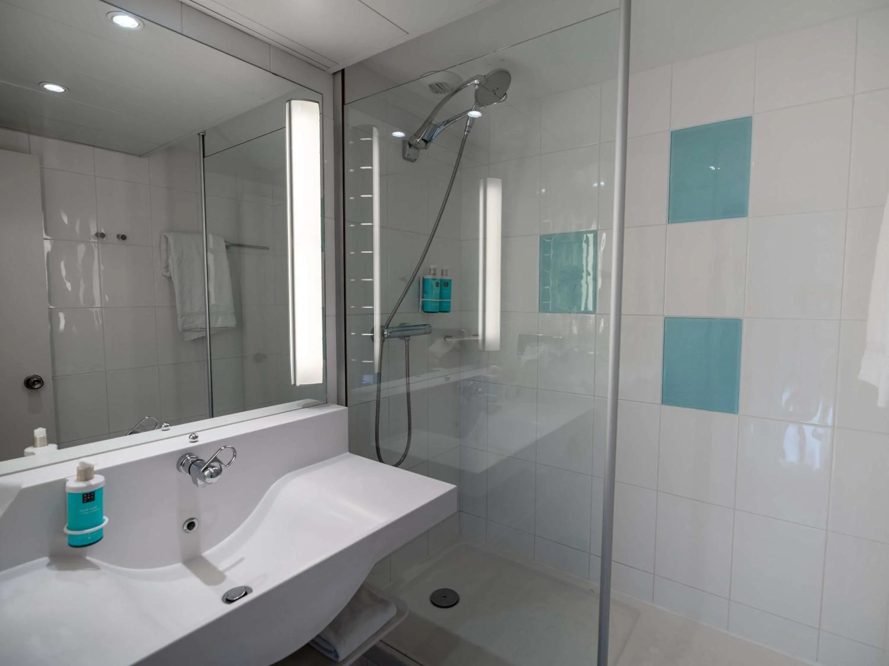 Bedroom in Novotel Poissy Orgeval