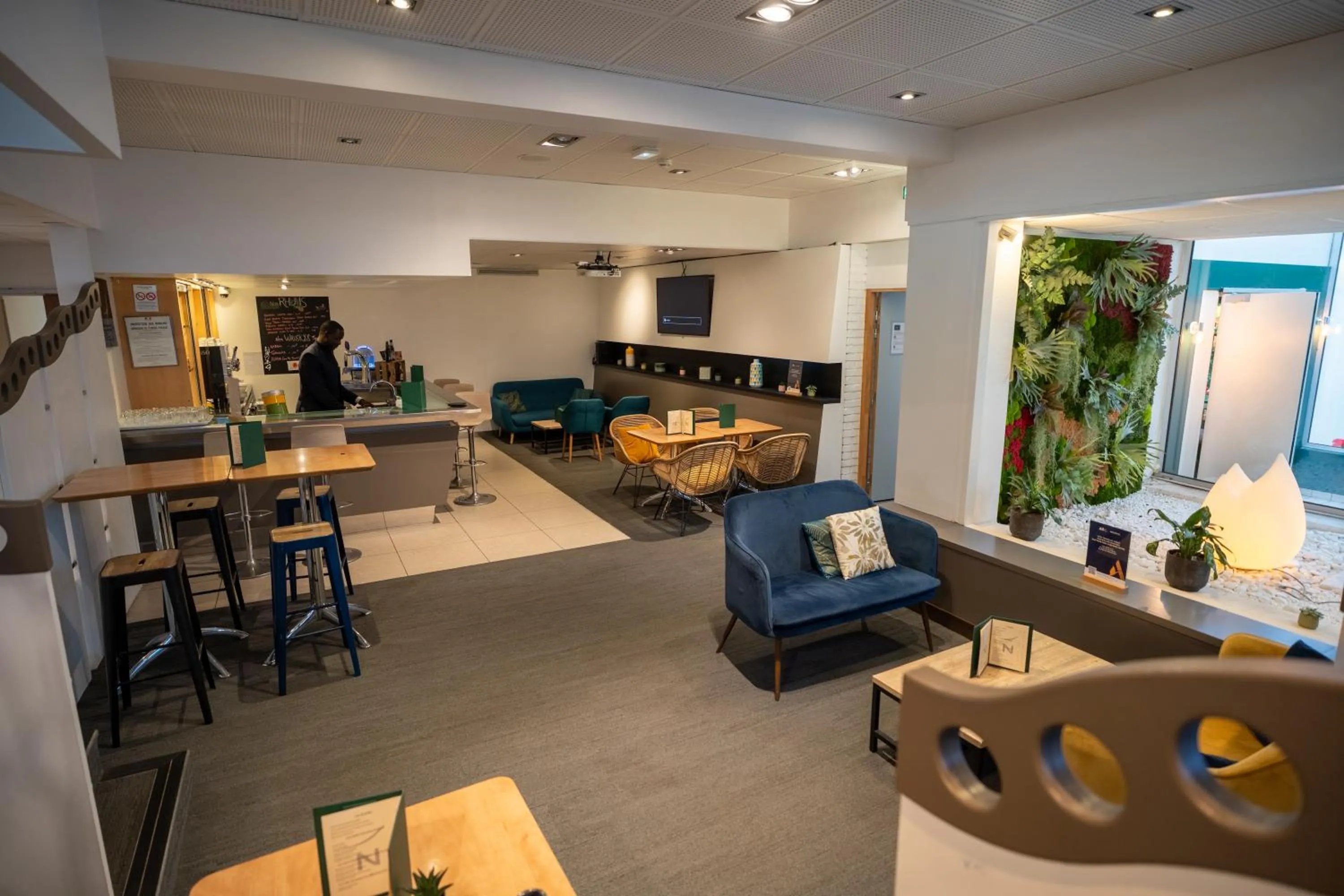 Lounge or bar in Novotel Poissy Orgeval