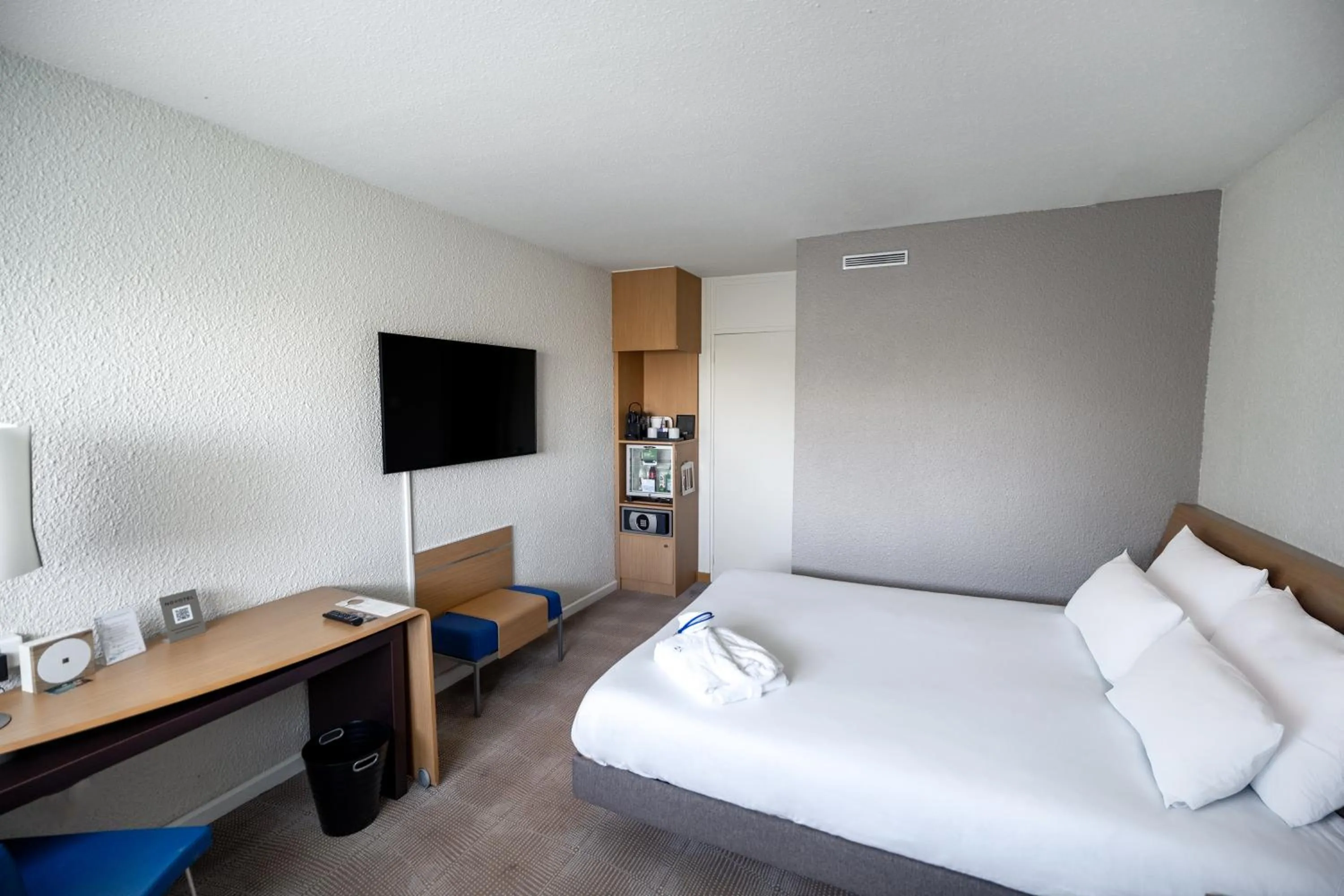 Bedroom, Bed in Novotel Poissy Orgeval