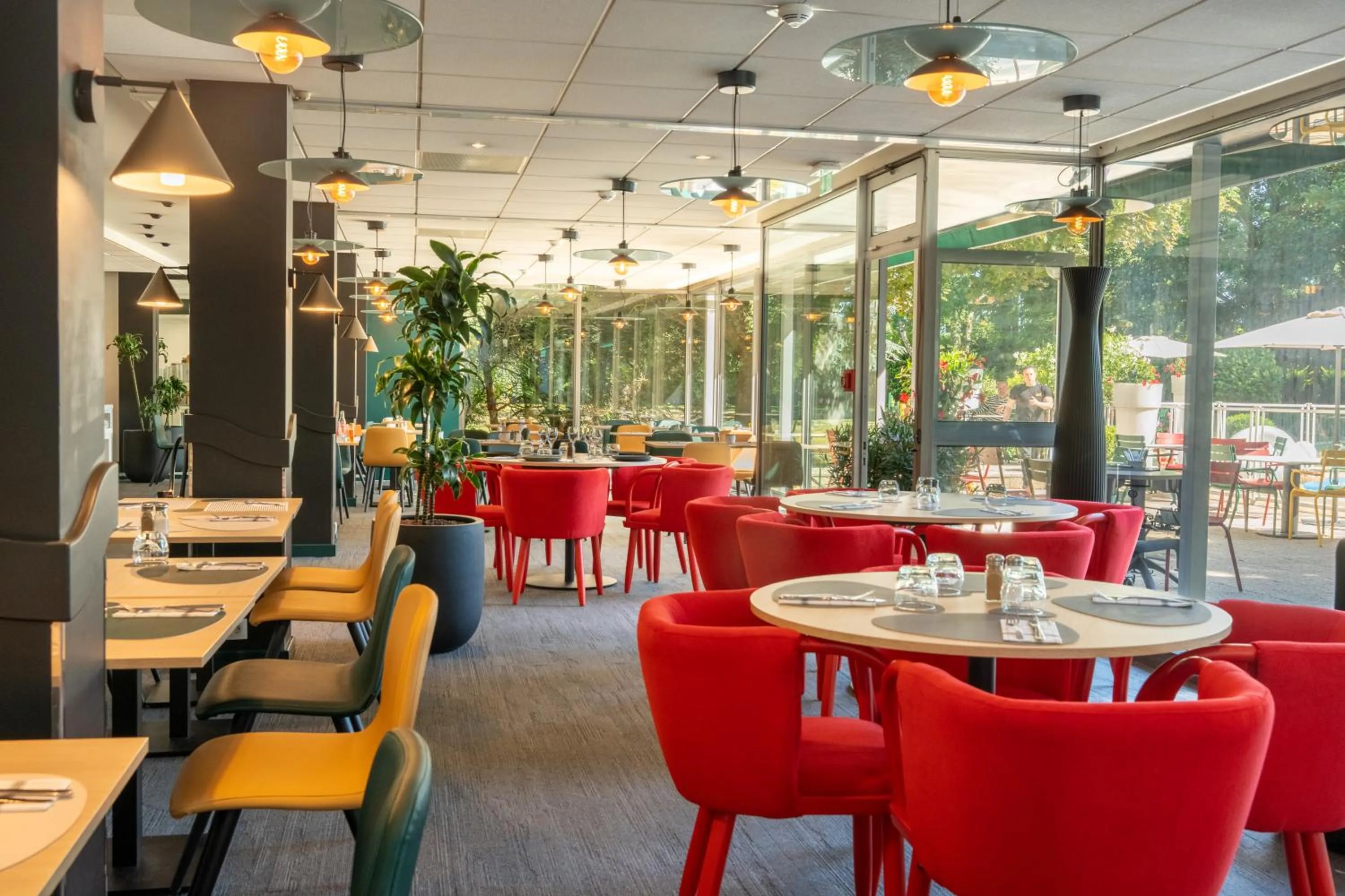 Restaurant/places to eat in Novotel Poissy Orgeval