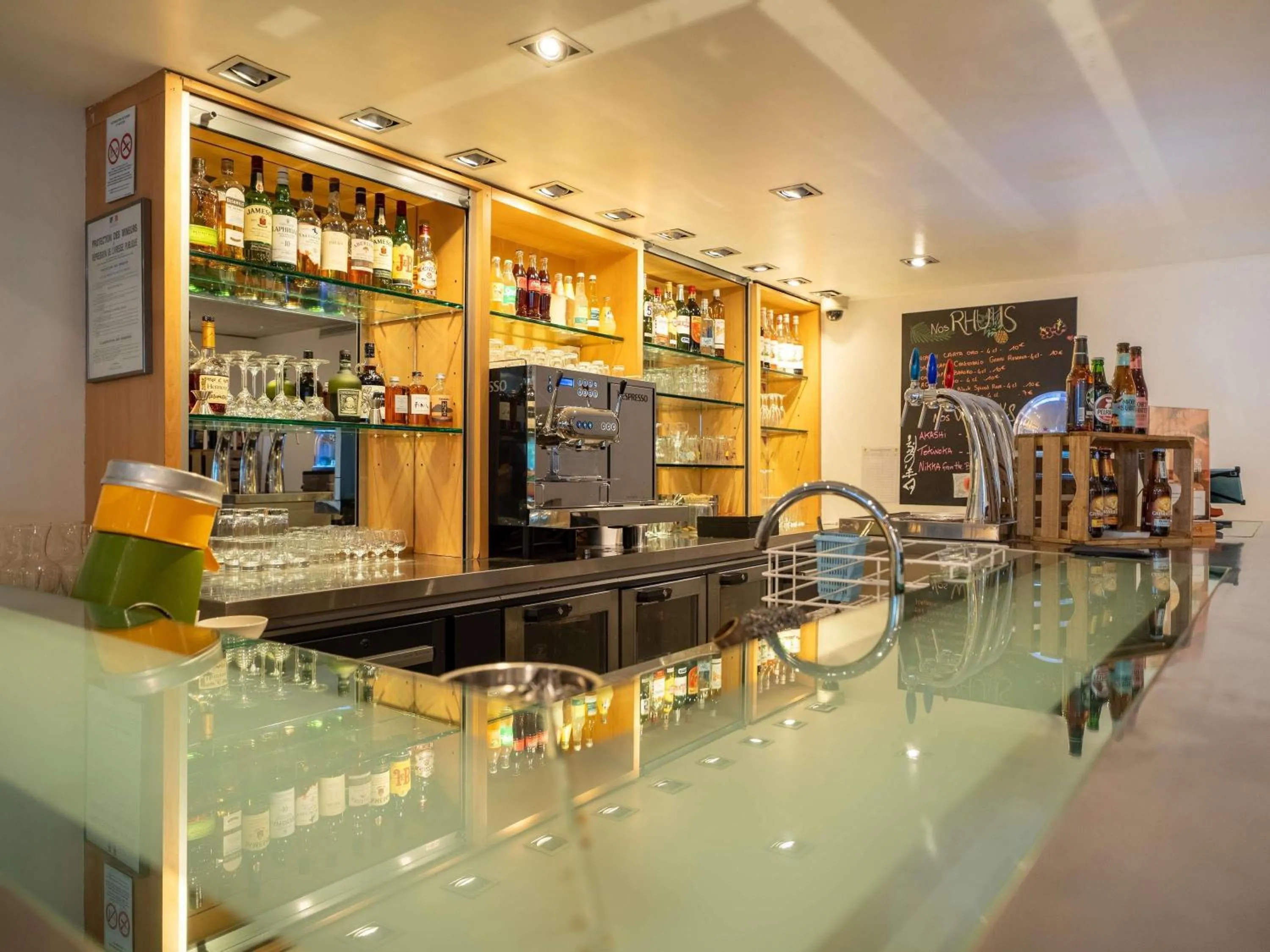 Lounge or bar in Novotel Poissy Orgeval