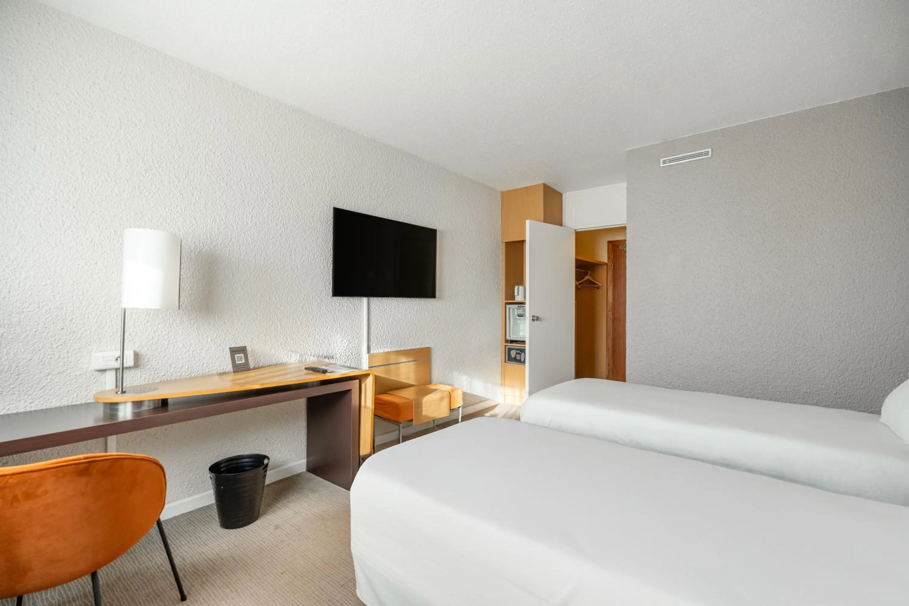 Bedroom, Bed in Novotel Poissy Orgeval