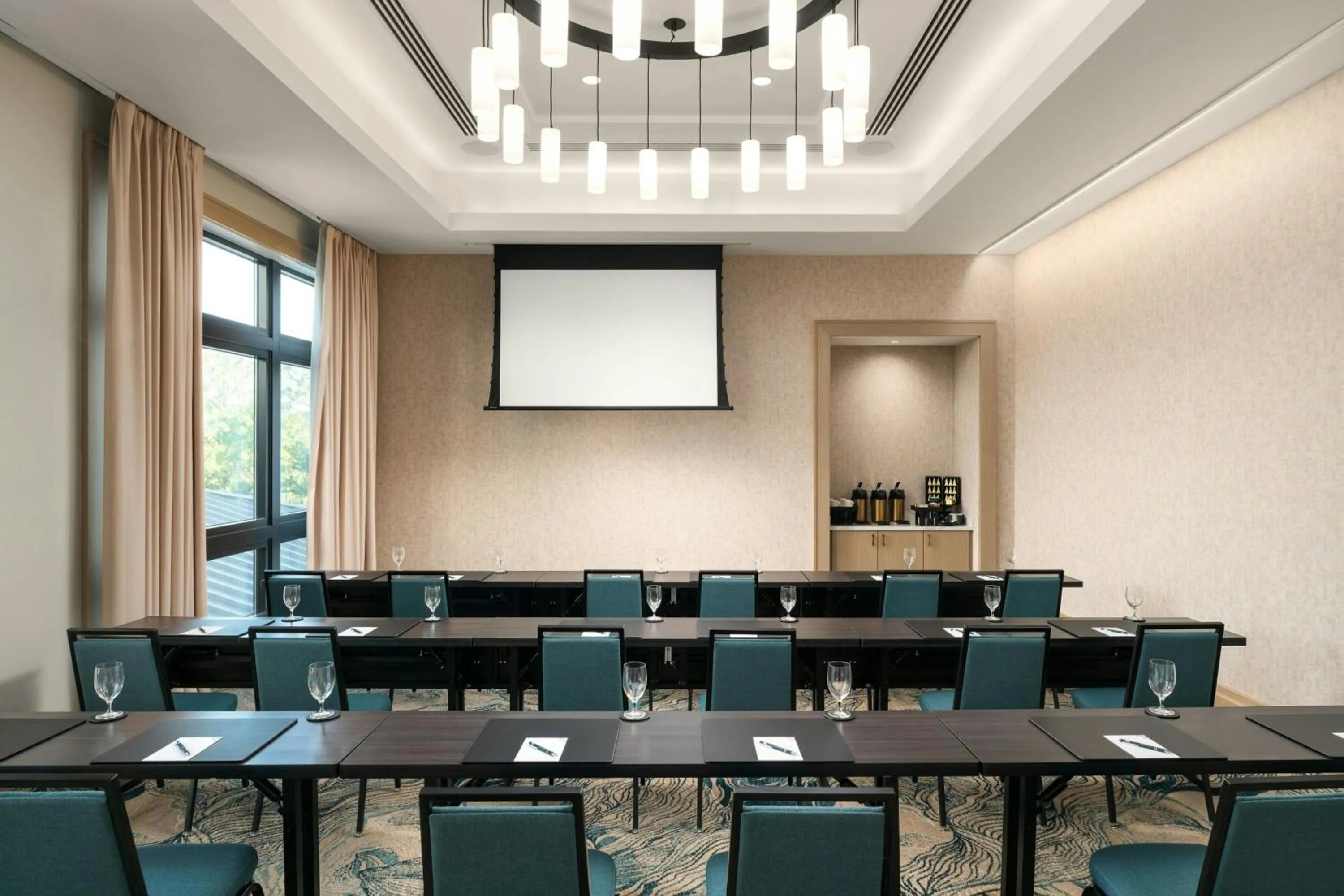Meeting/conference room in Hotel Effie Sandestin Resort, Autograph Collection