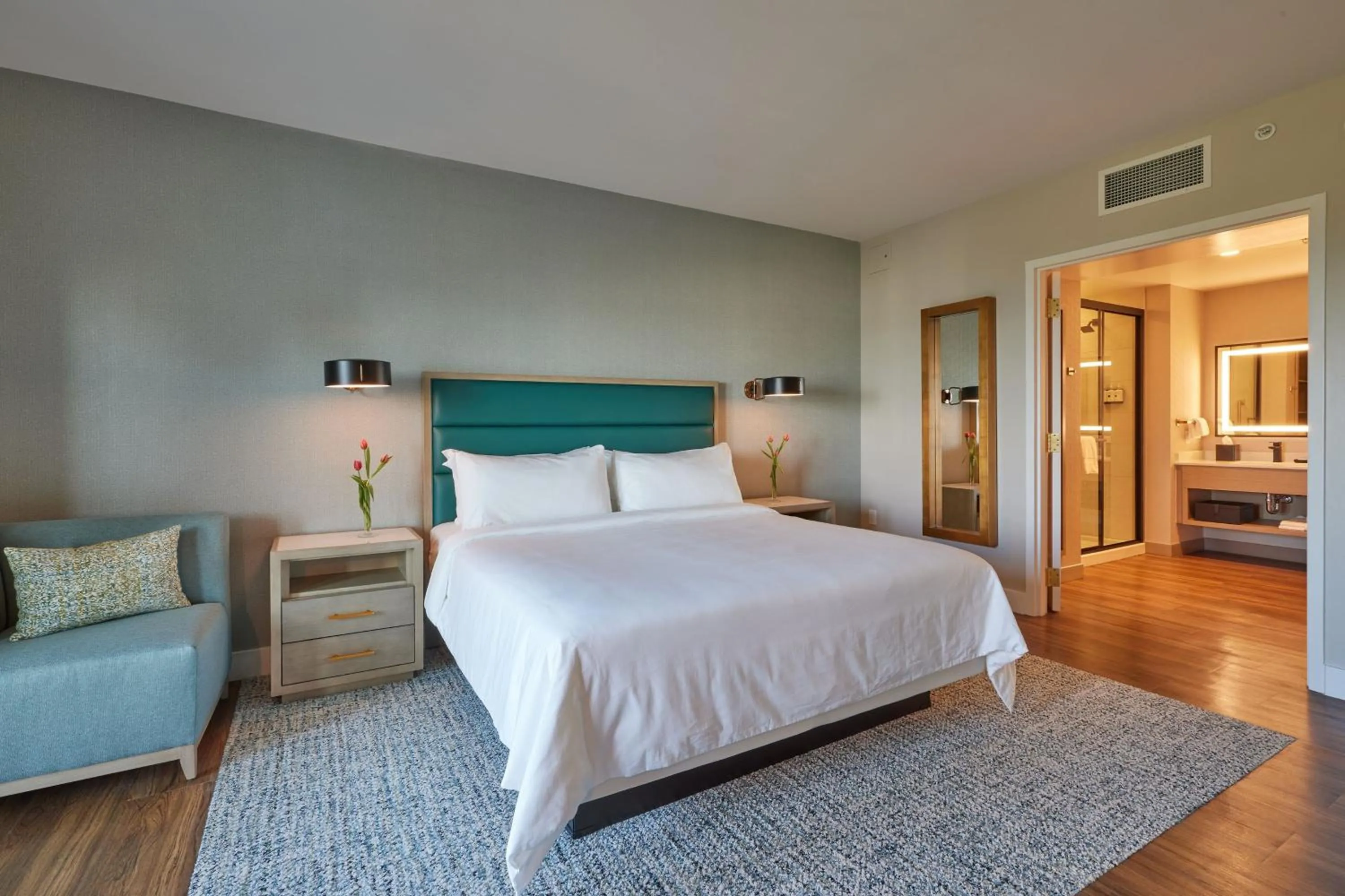 Bedroom, Bed in Hotel Effie Sandestin Resort, Autograph Collection