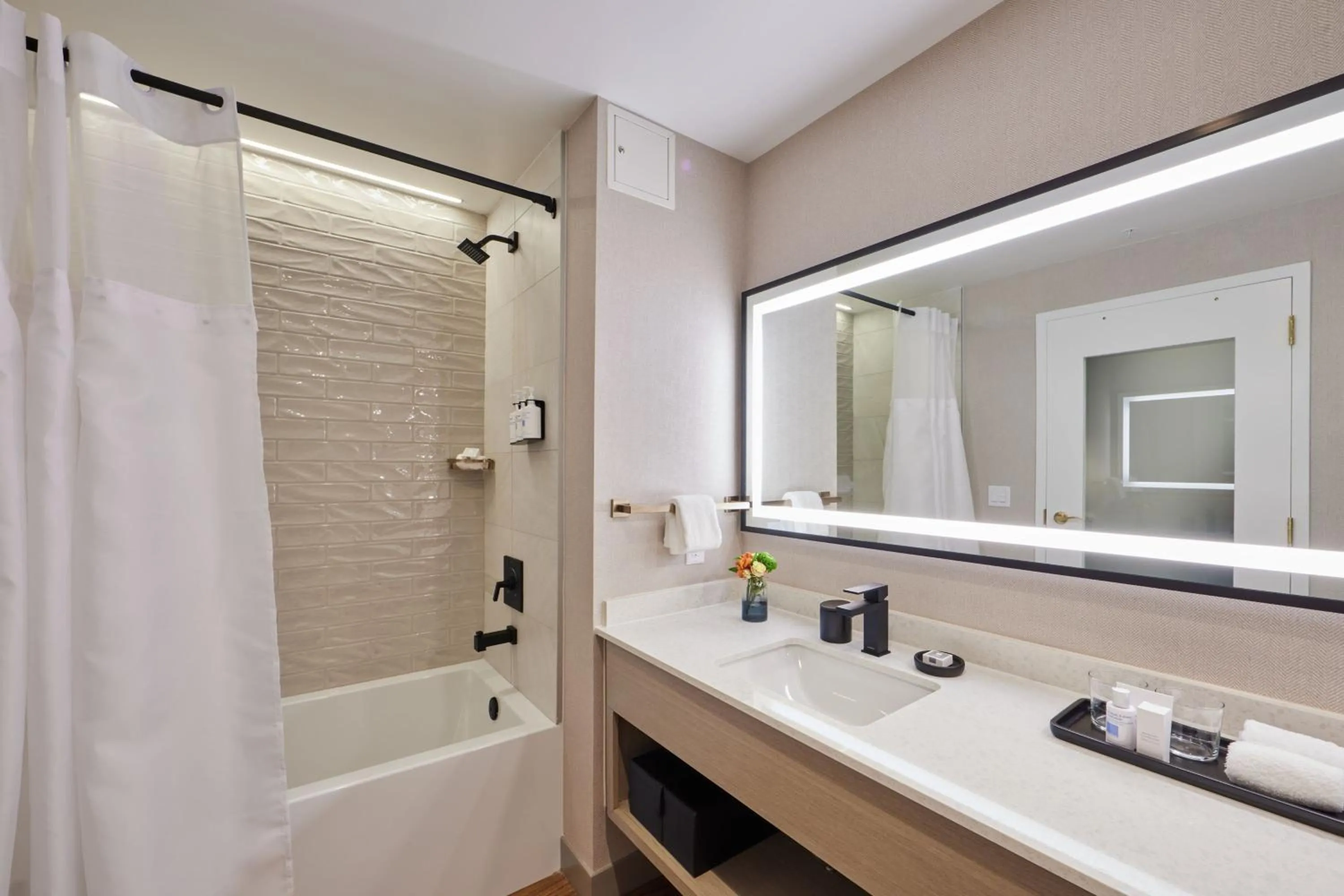 Bathroom in Hotel Effie Sandestin Resort, Autograph Collection