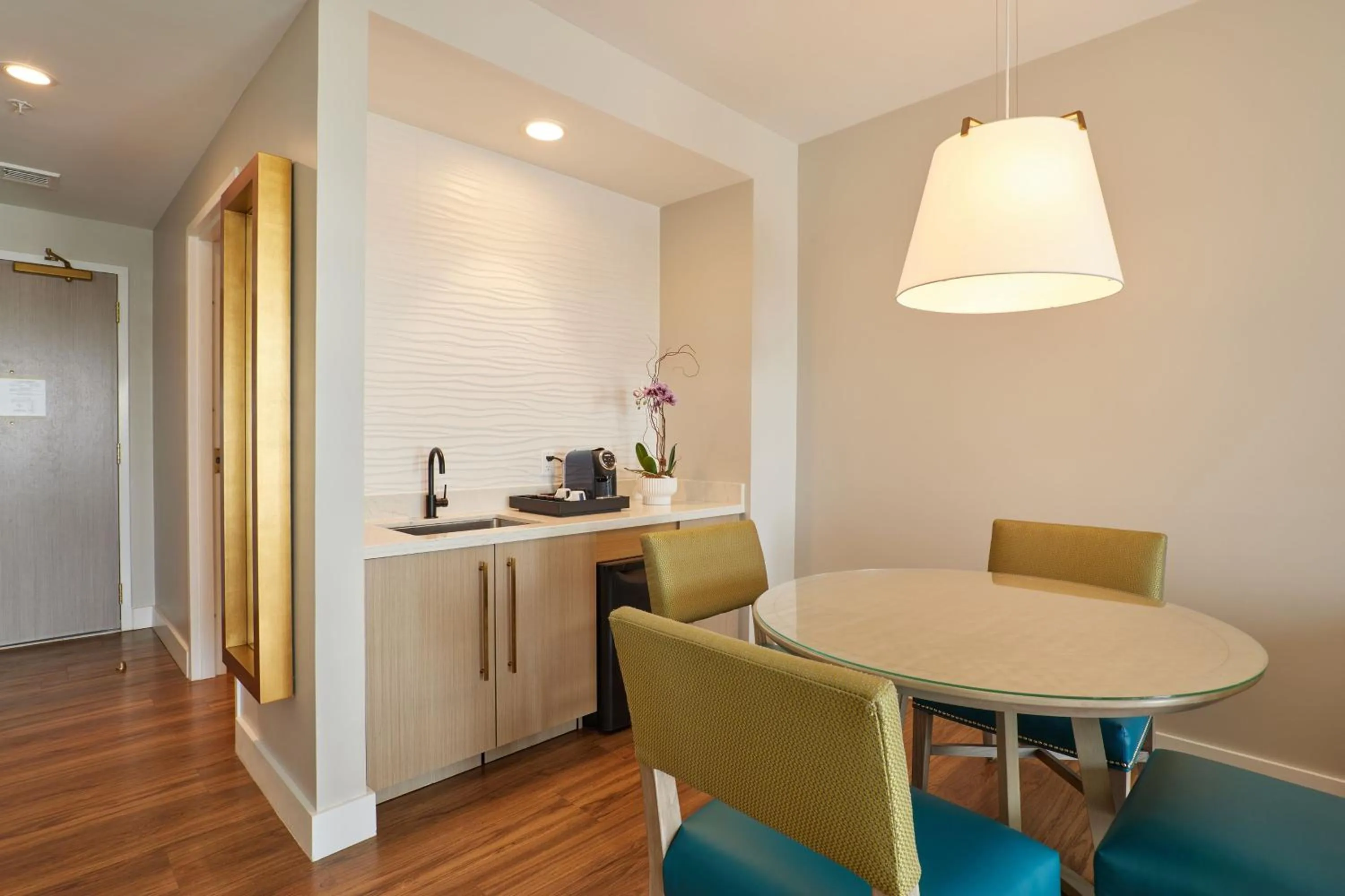 Lounge or bar in Hotel Effie Sandestin Resort, Autograph Collection