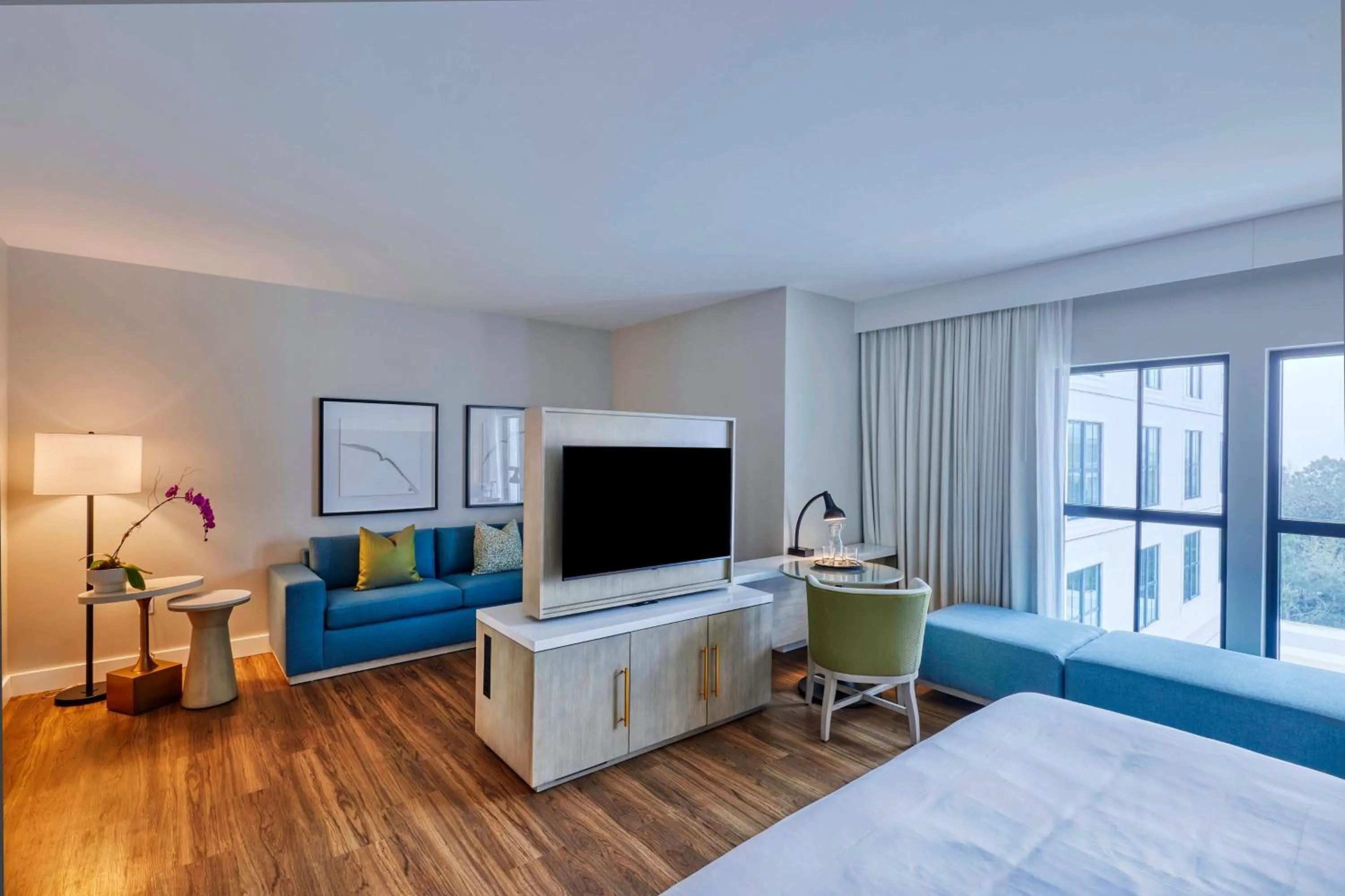 Living room, Bed in Hotel Effie Sandestin Resort, Autograph Collection