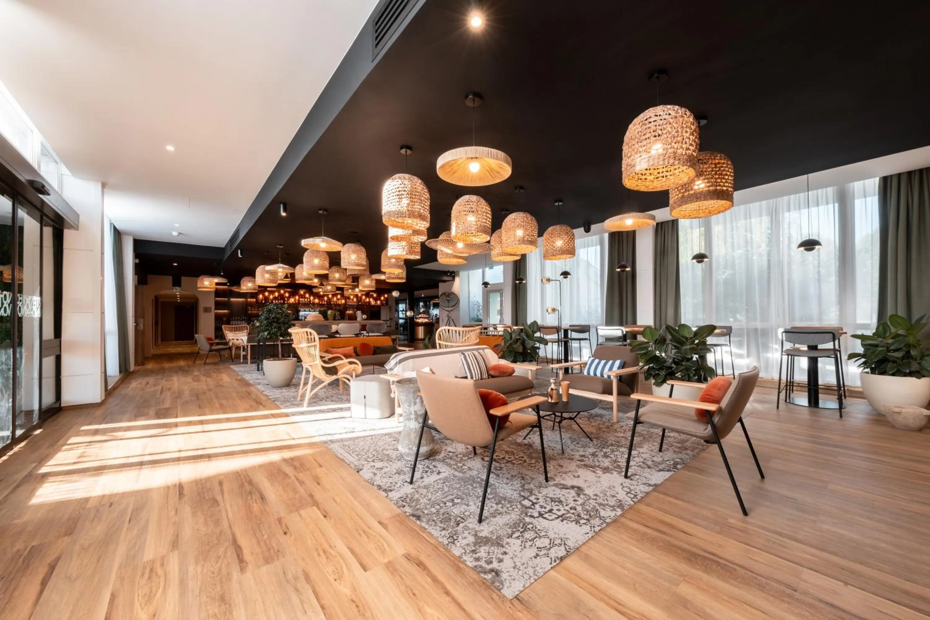 Lounge or bar in Novotel Chartres