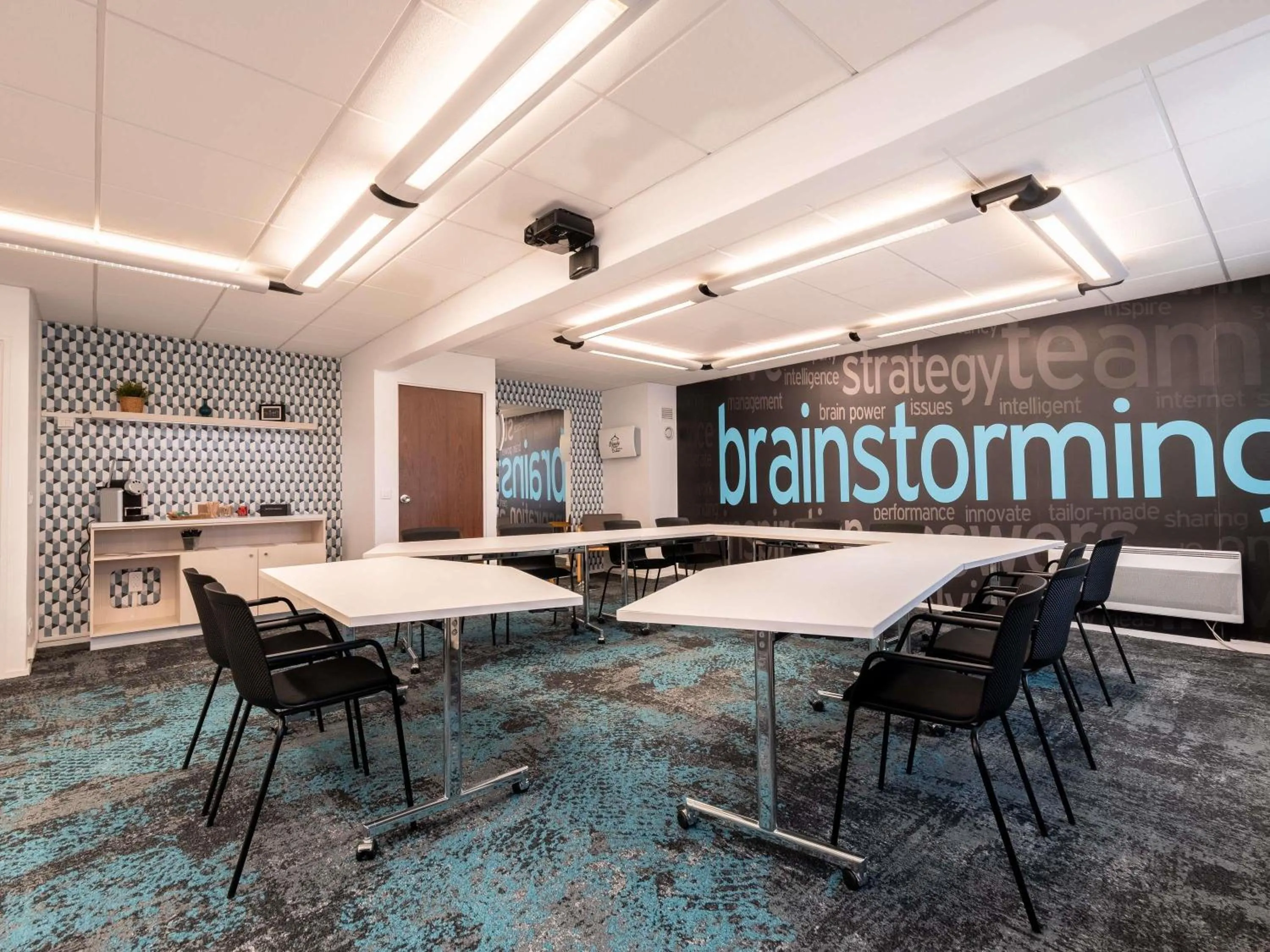 Meeting/conference room in Novotel Chartres