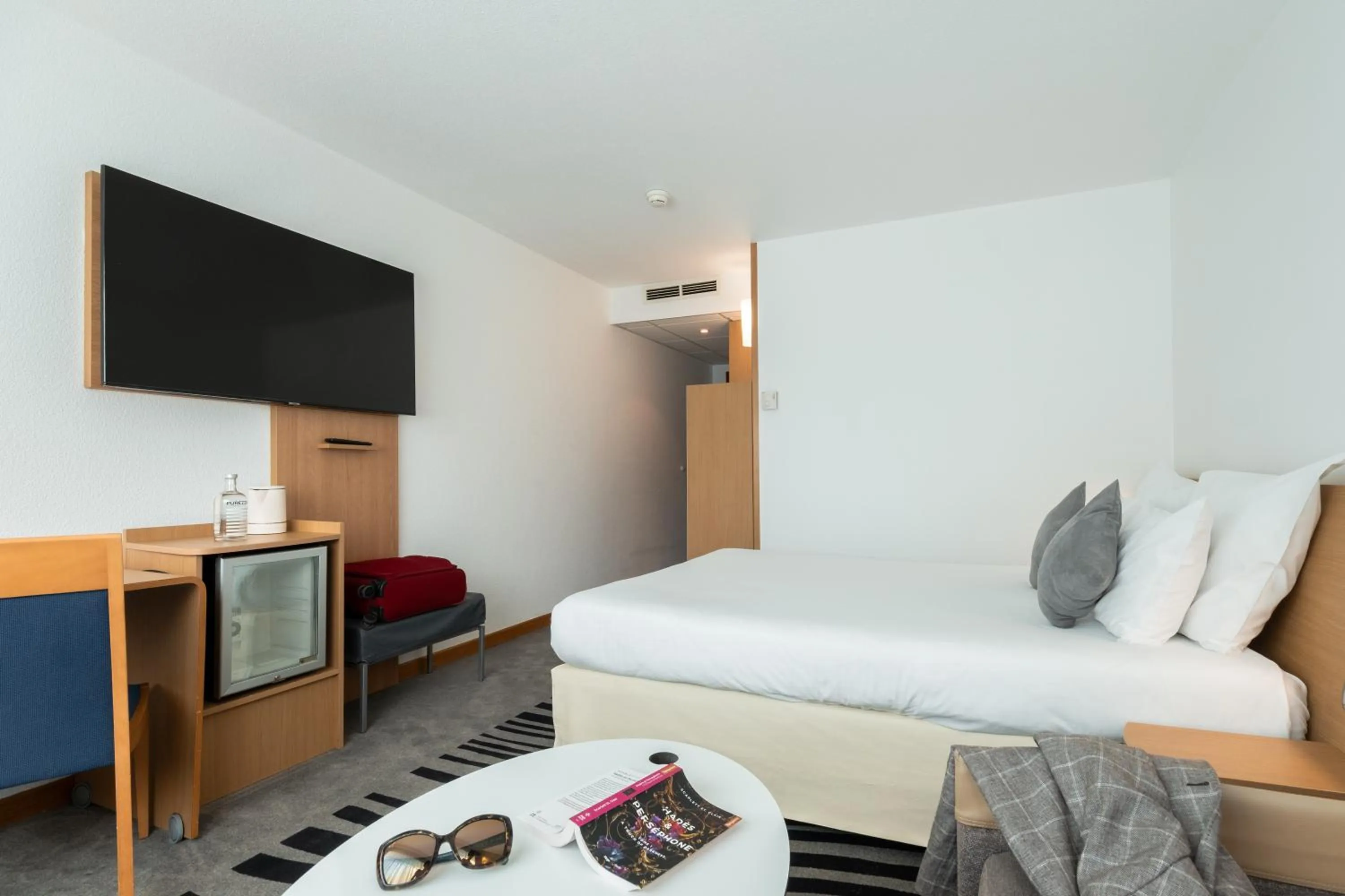 Bedroom, Bed in Novotel Chartres