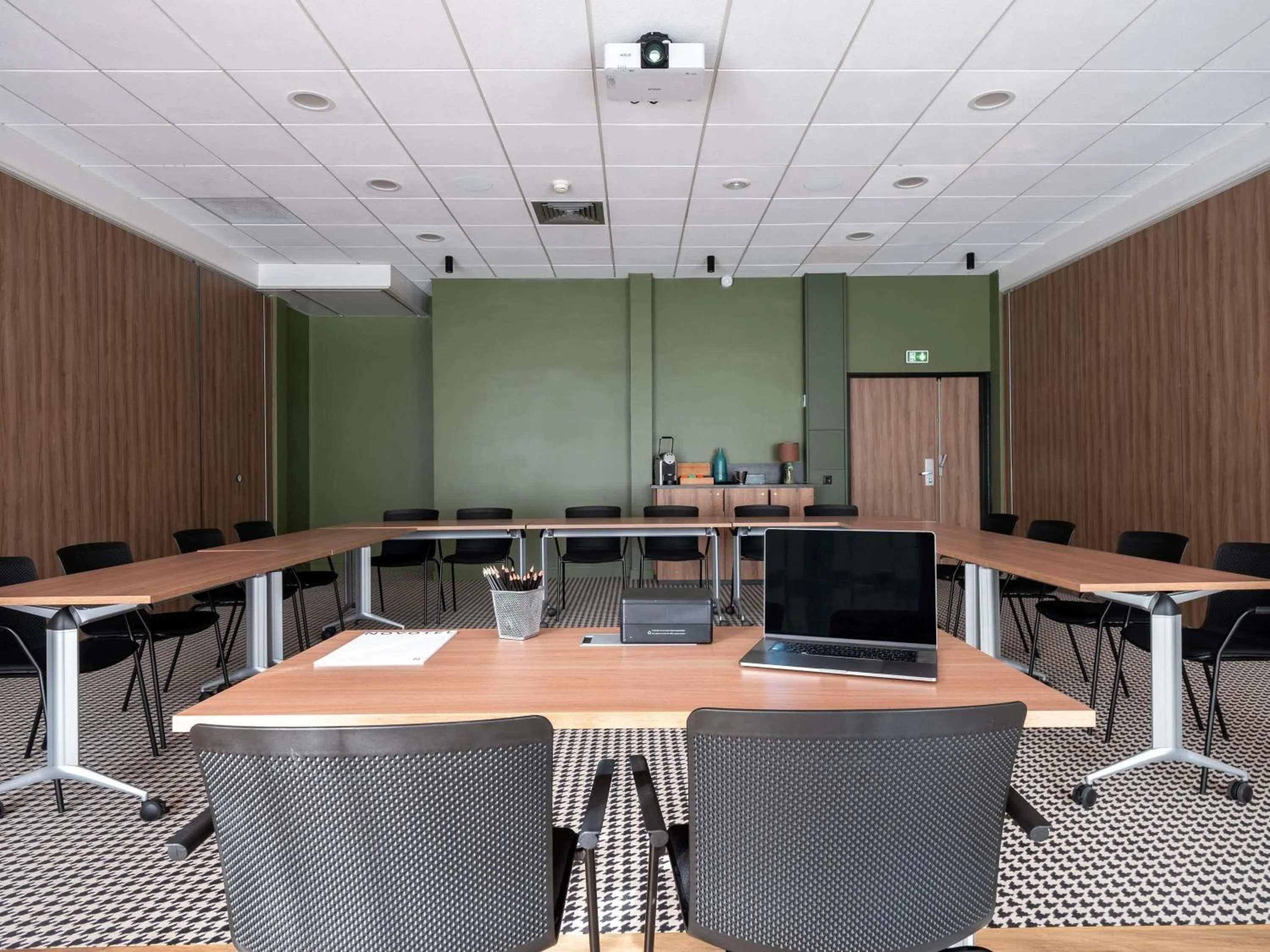 Meeting/conference room in Novotel Chartres