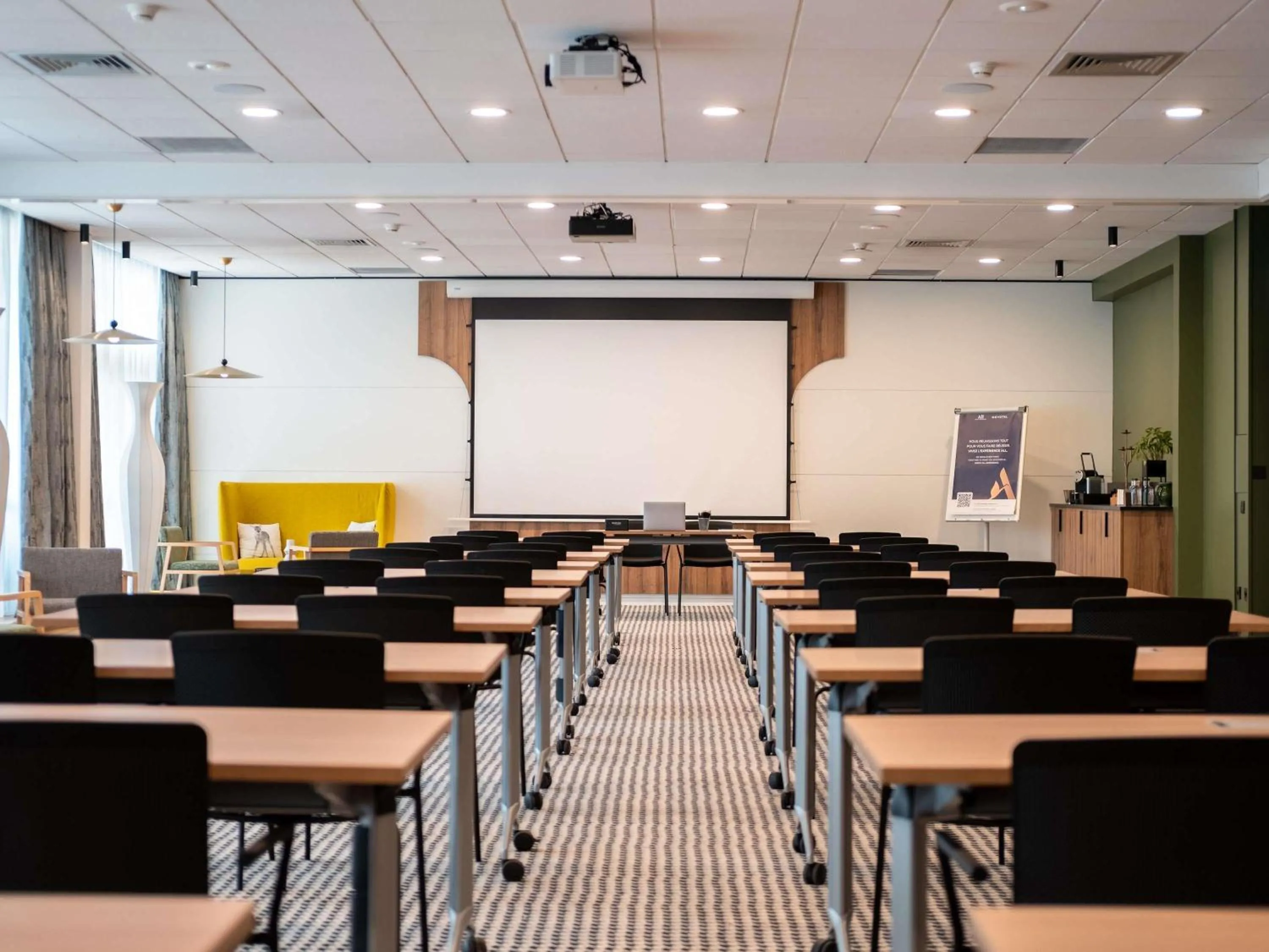 Meeting/conference room in Novotel Chartres