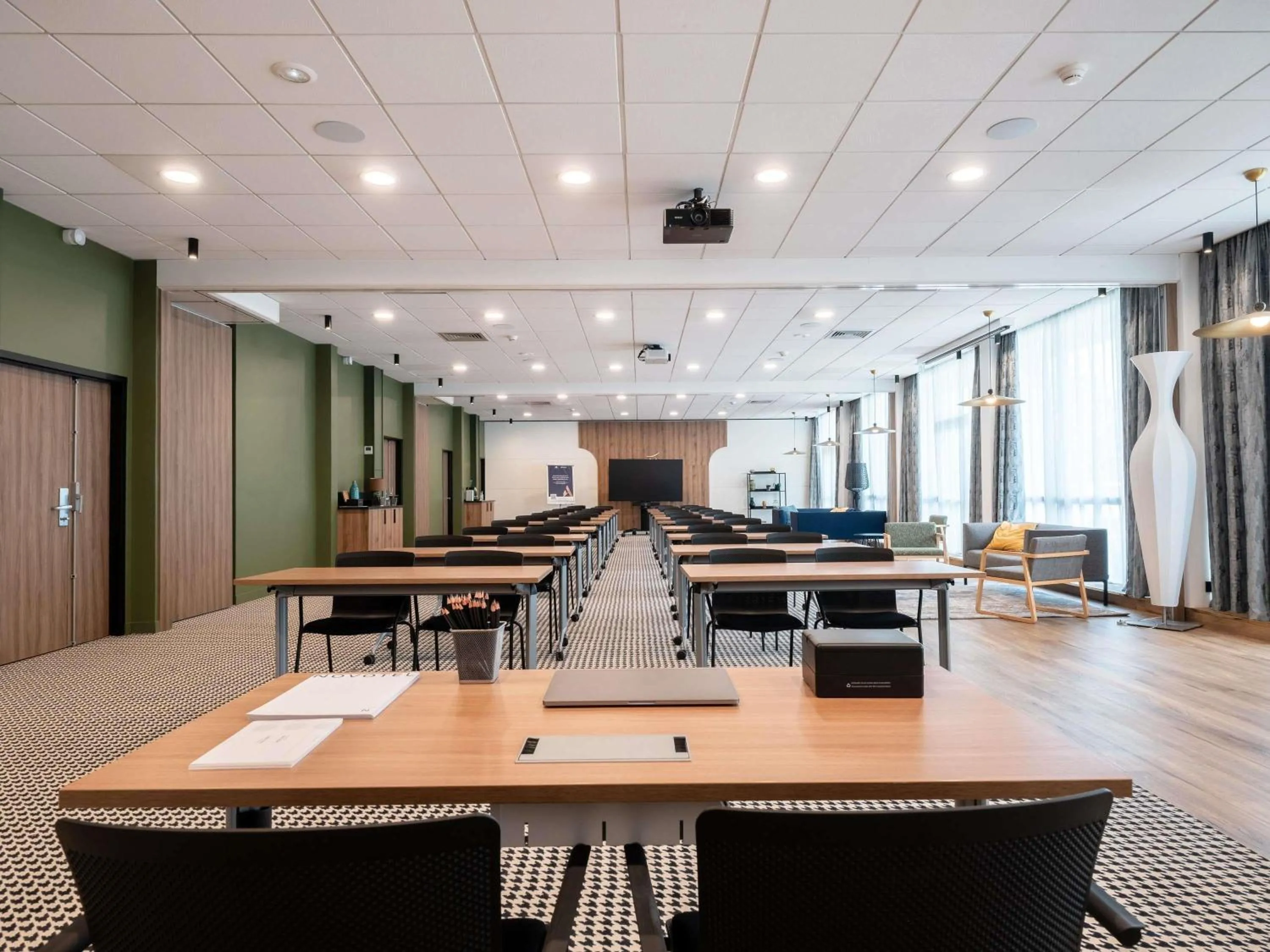 Meeting/conference room in Novotel Chartres