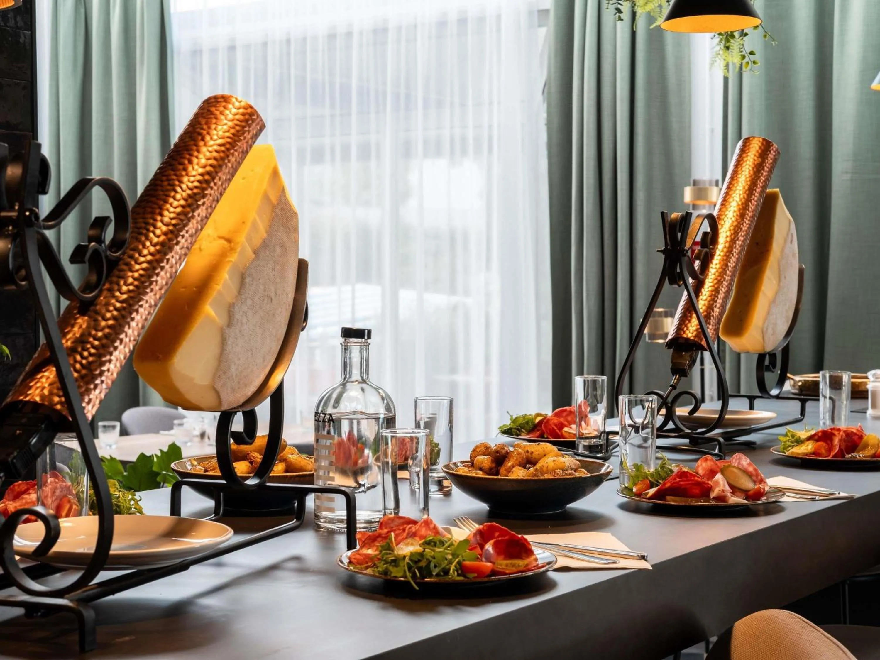 Restaurant/places to eat in Novotel Chartres