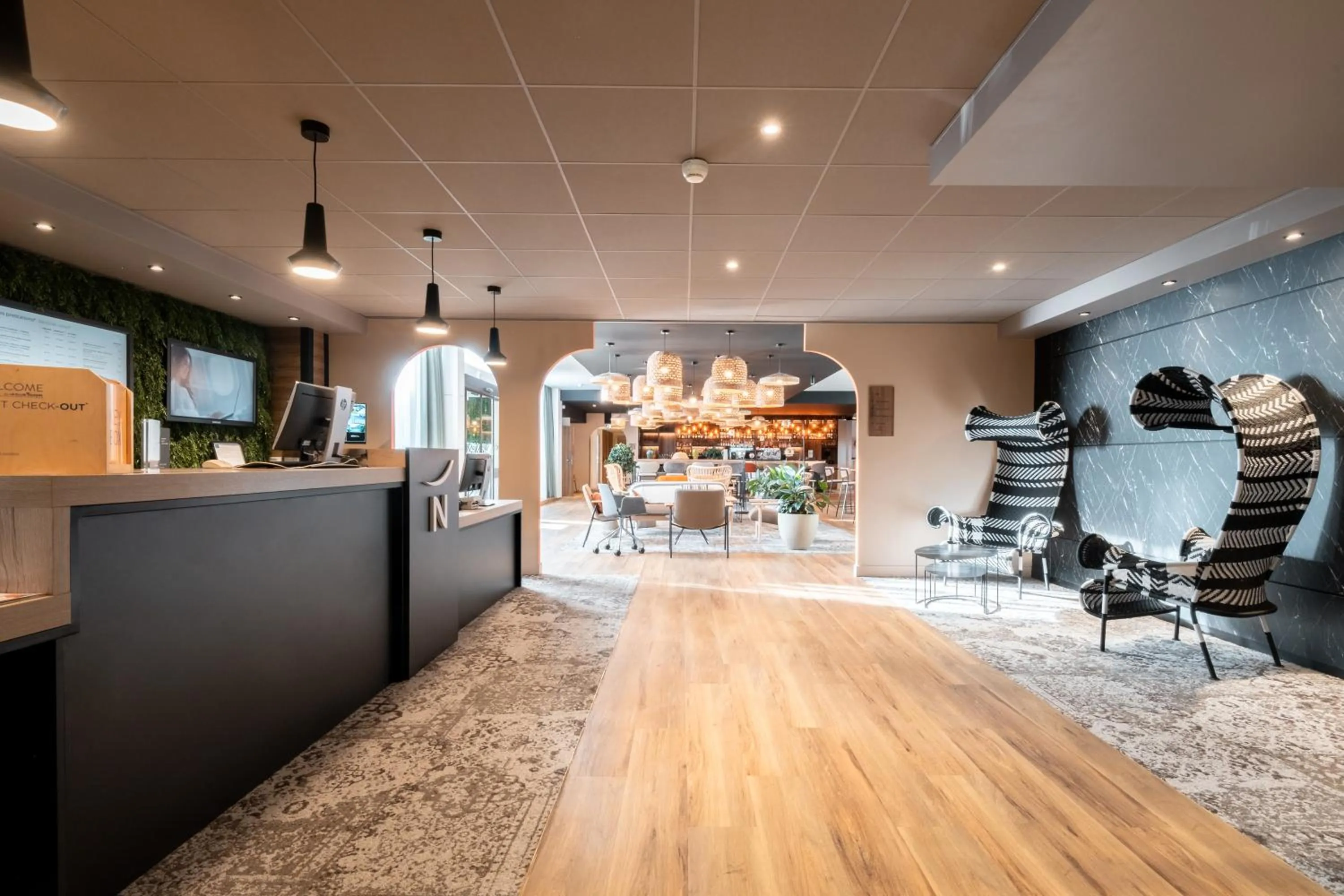 Lobby or reception in Novotel Chartres