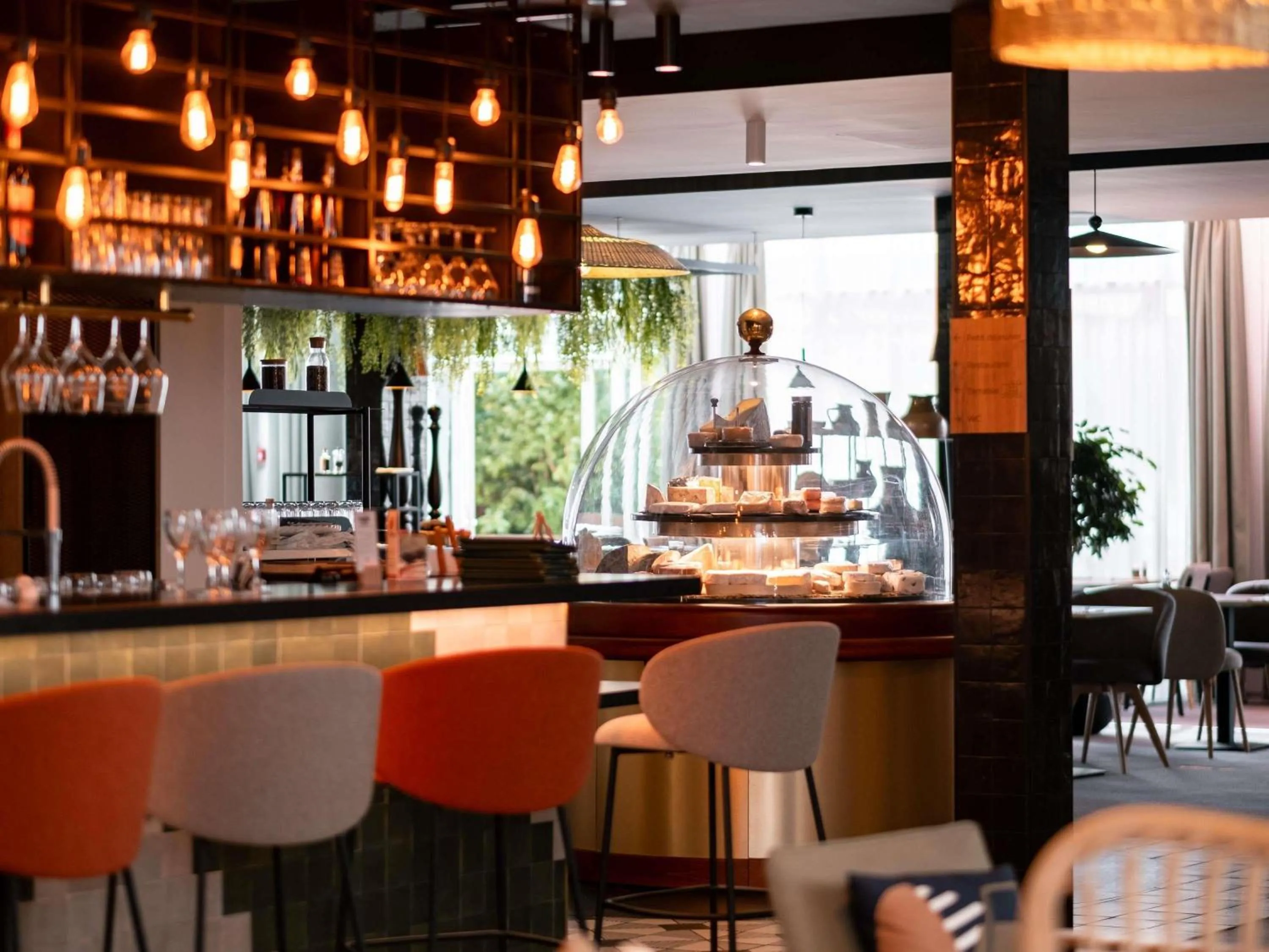 Lounge or bar in Novotel Chartres