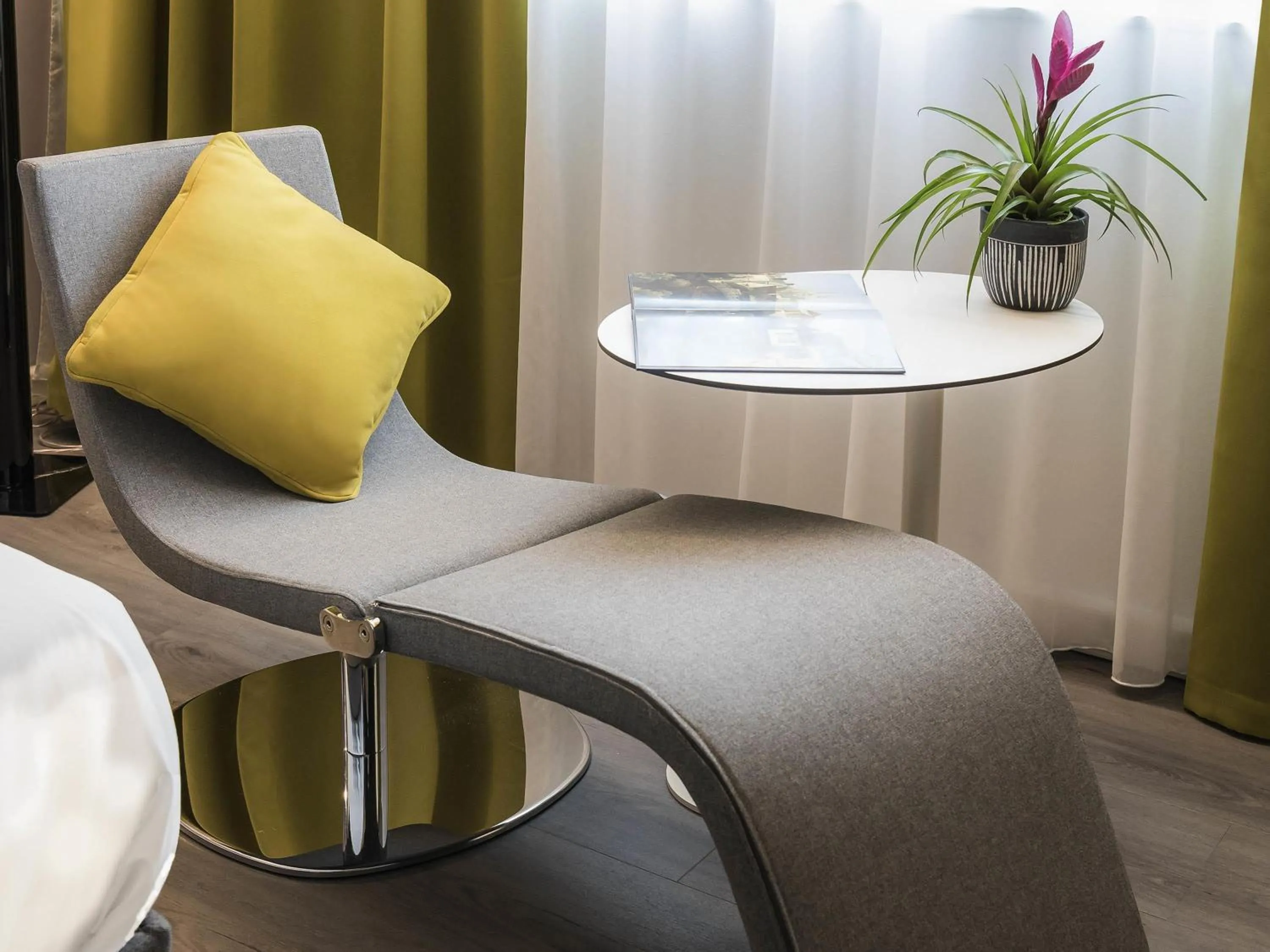 Bedroom in Novotel Chartres