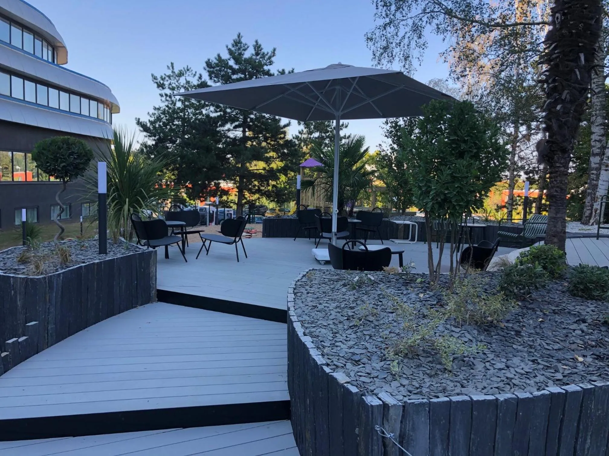 Patio in Novotel Poitiers Site du Futuroscope