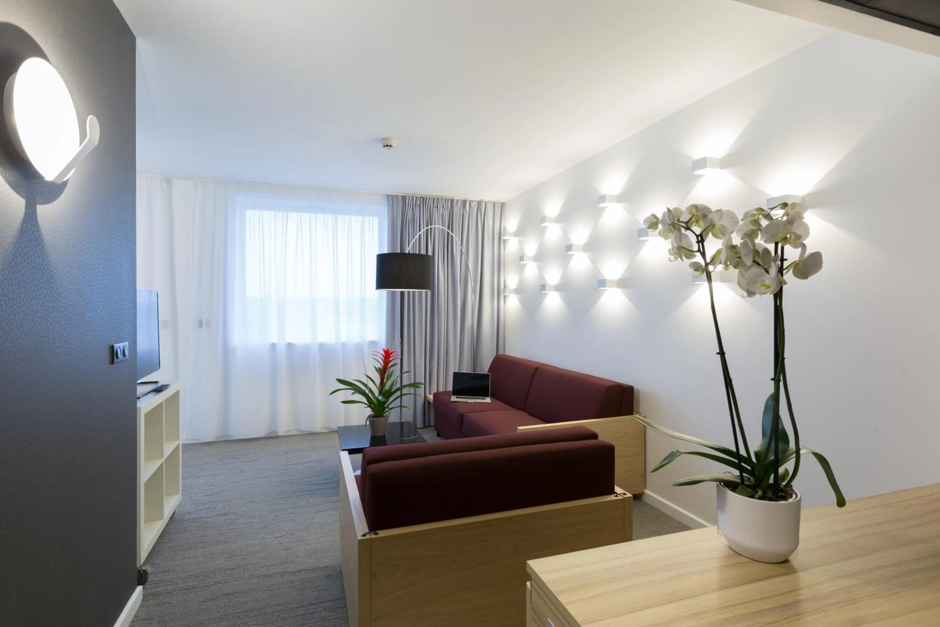 Photo of the whole room in Novotel Poitiers Site du Futuroscope