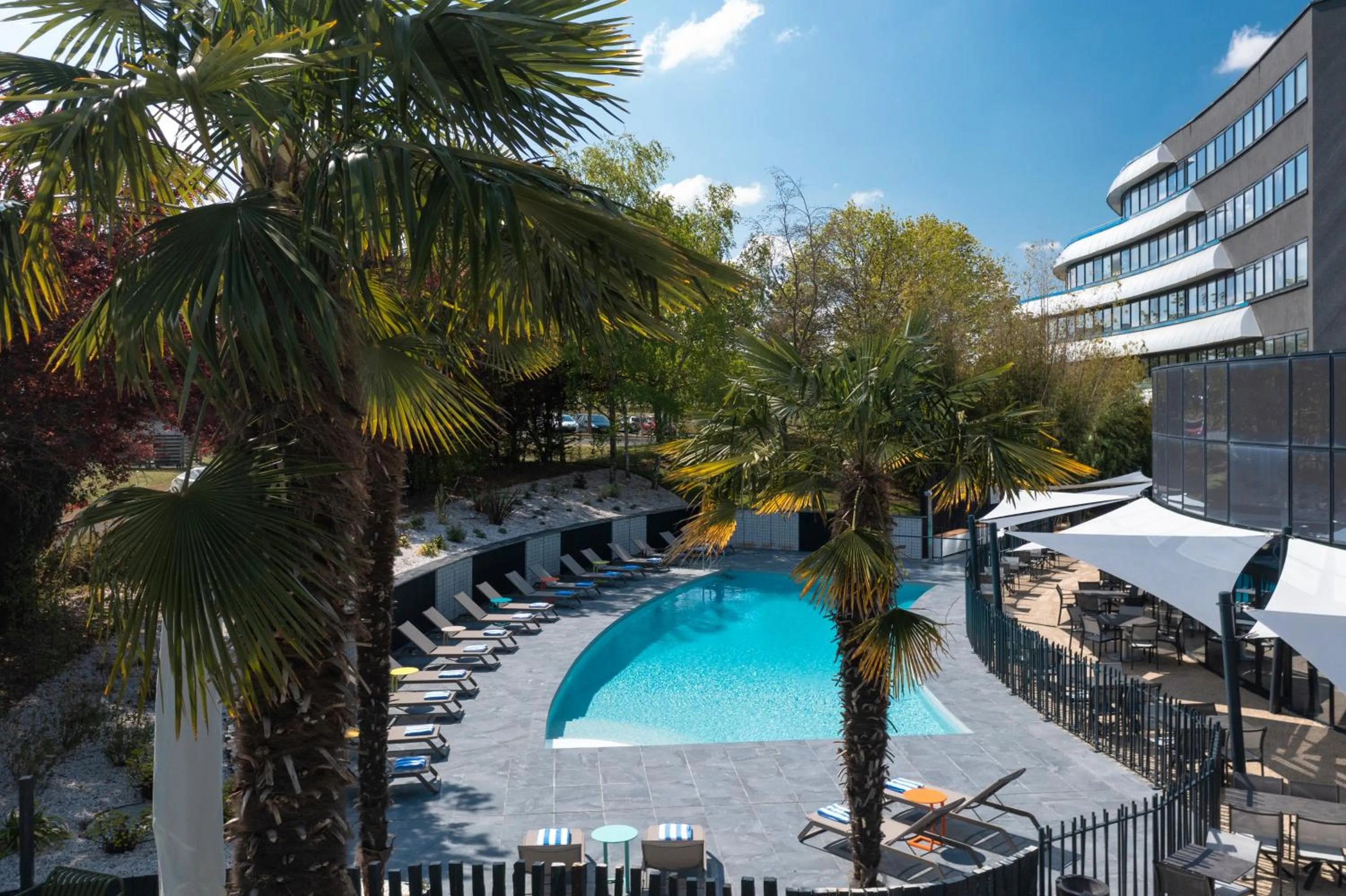 Swimming pool in Novotel Poitiers Site du Futuroscope