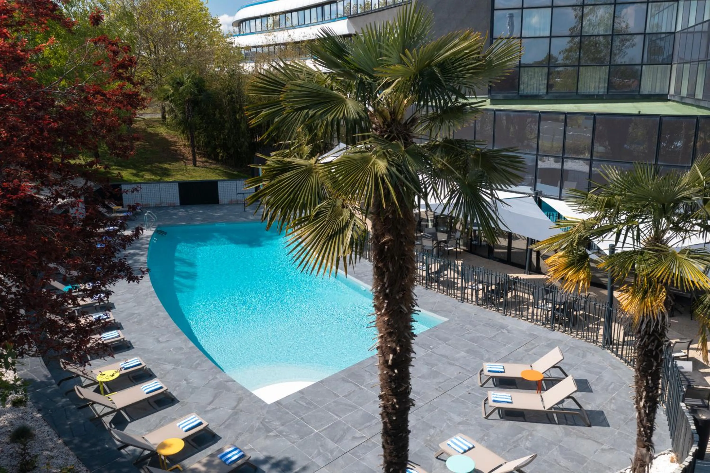 Pool view in Novotel Poitiers Site du Futuroscope