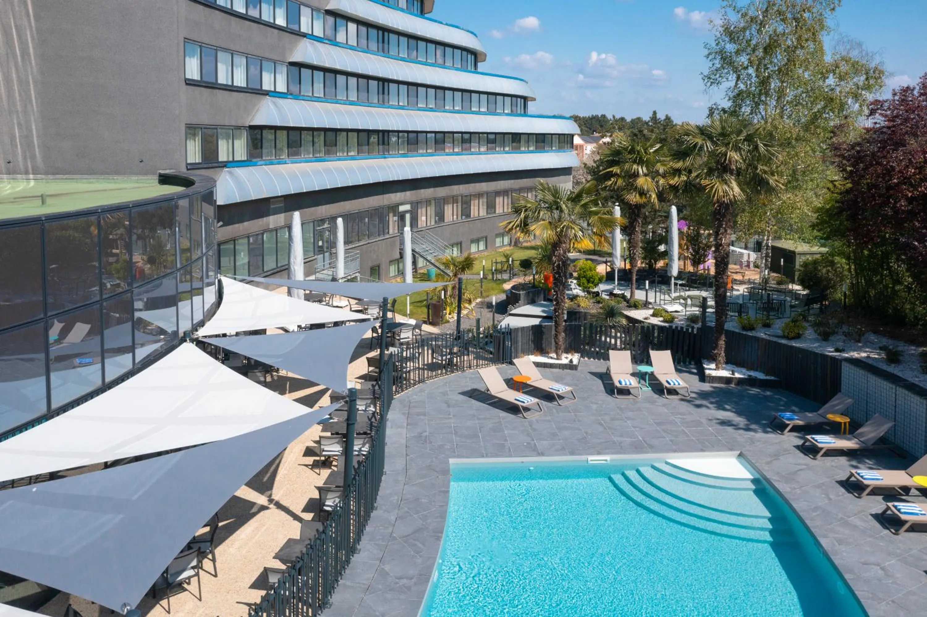 Pool view in Novotel Poitiers Site du Futuroscope