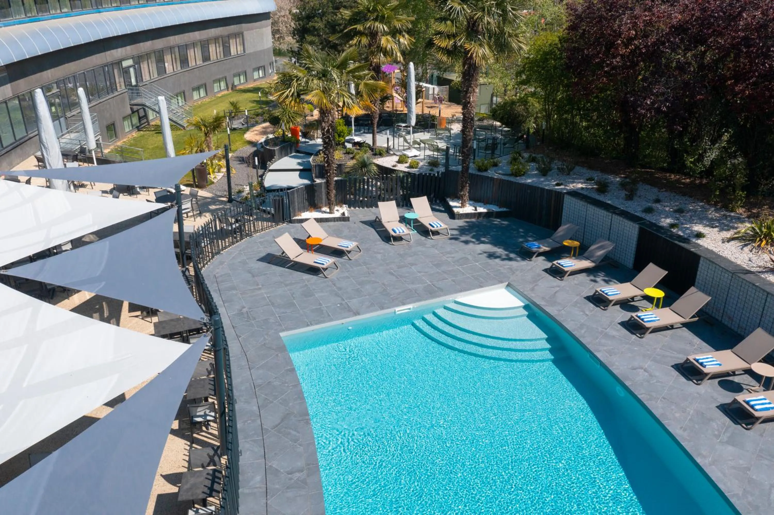 Pool view in Novotel Poitiers Site du Futuroscope