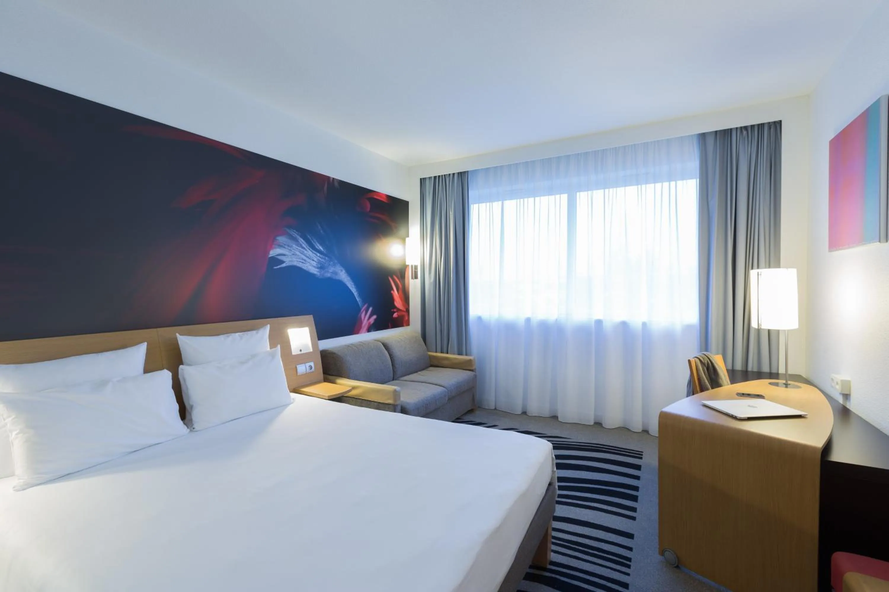 Photo of the whole room, Bed in Novotel Poitiers Site du Futuroscope