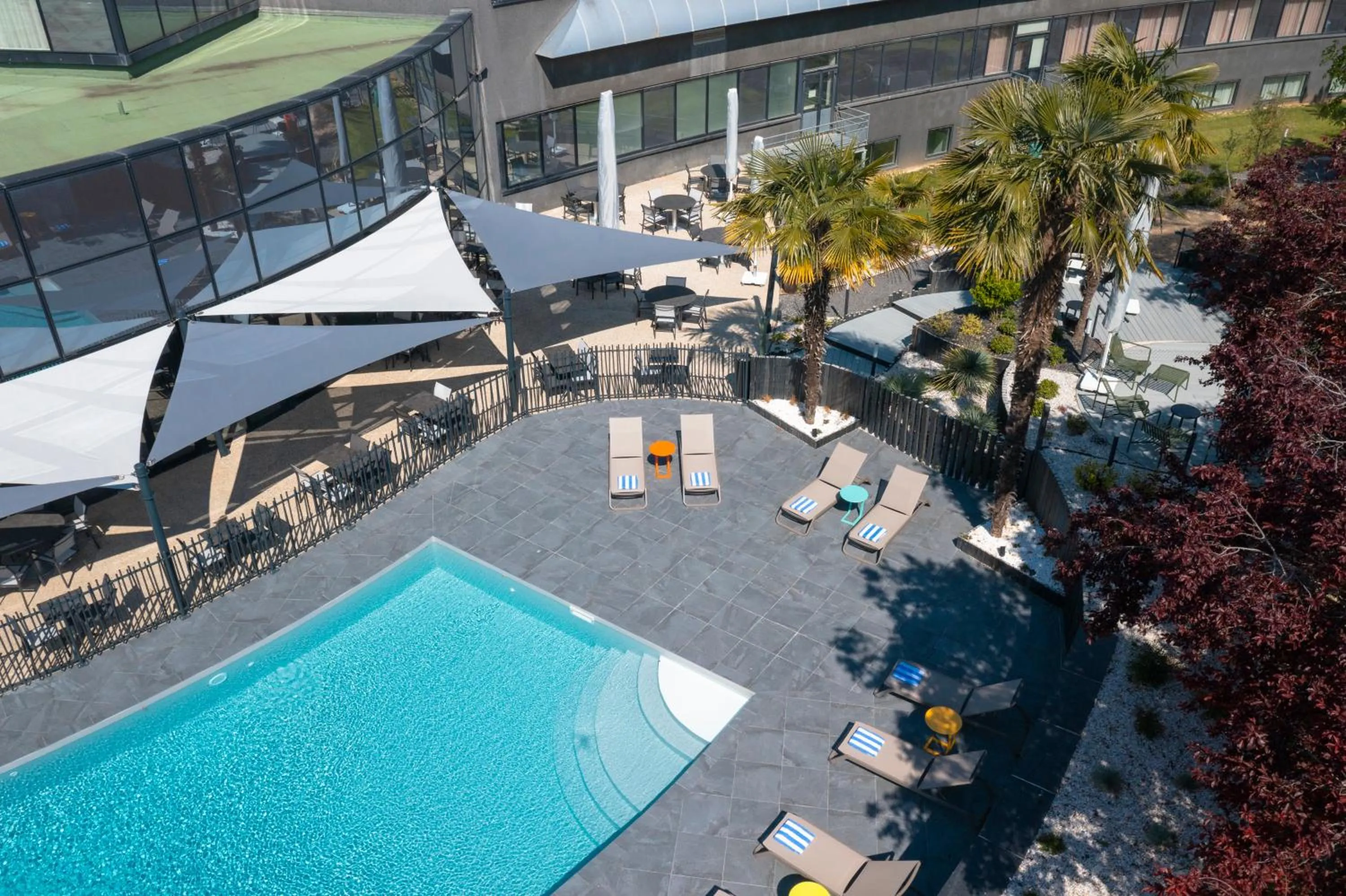 Pool view in Novotel Poitiers Site du Futuroscope