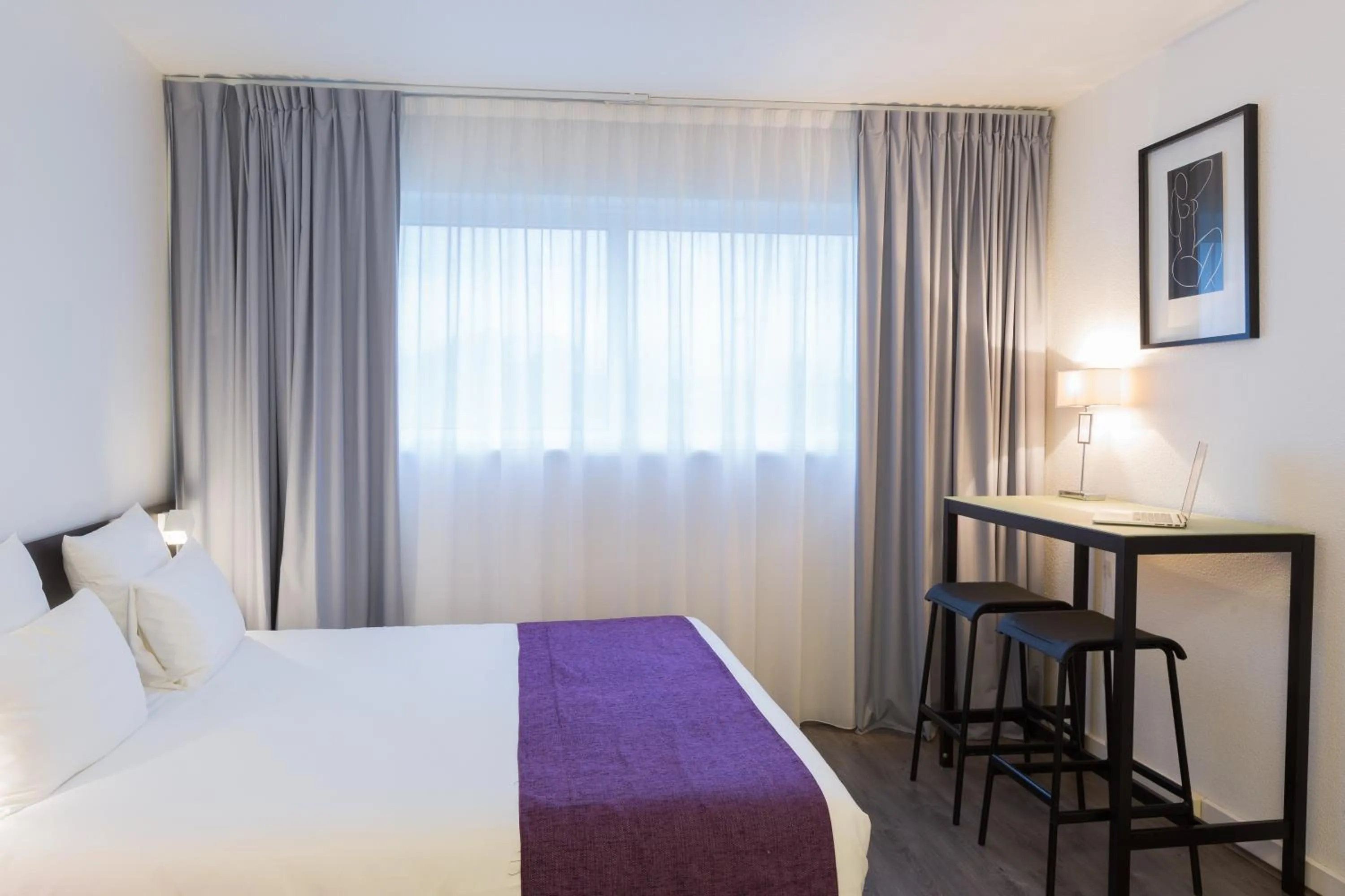 Photo of the whole room, Bed in Novotel Poitiers Site du Futuroscope