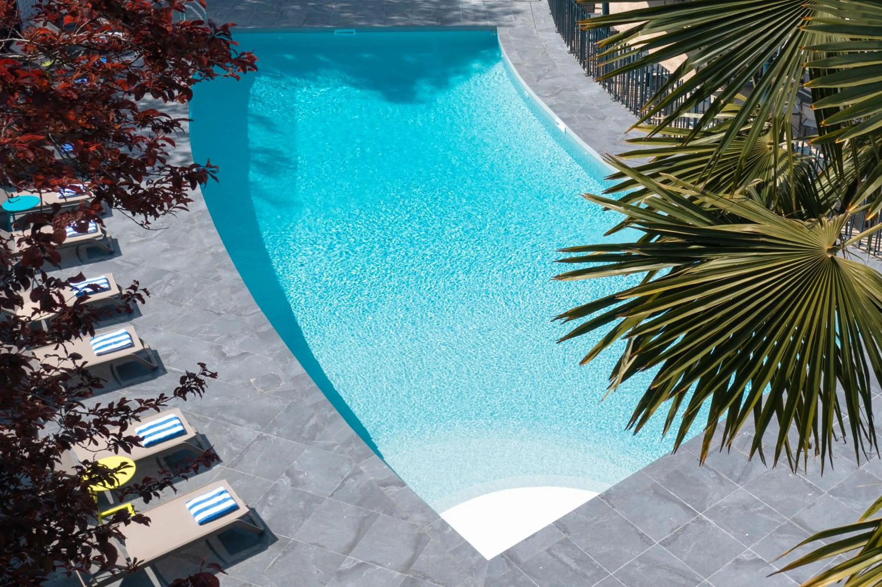Swimming pool in Novotel Poitiers Site du Futuroscope
