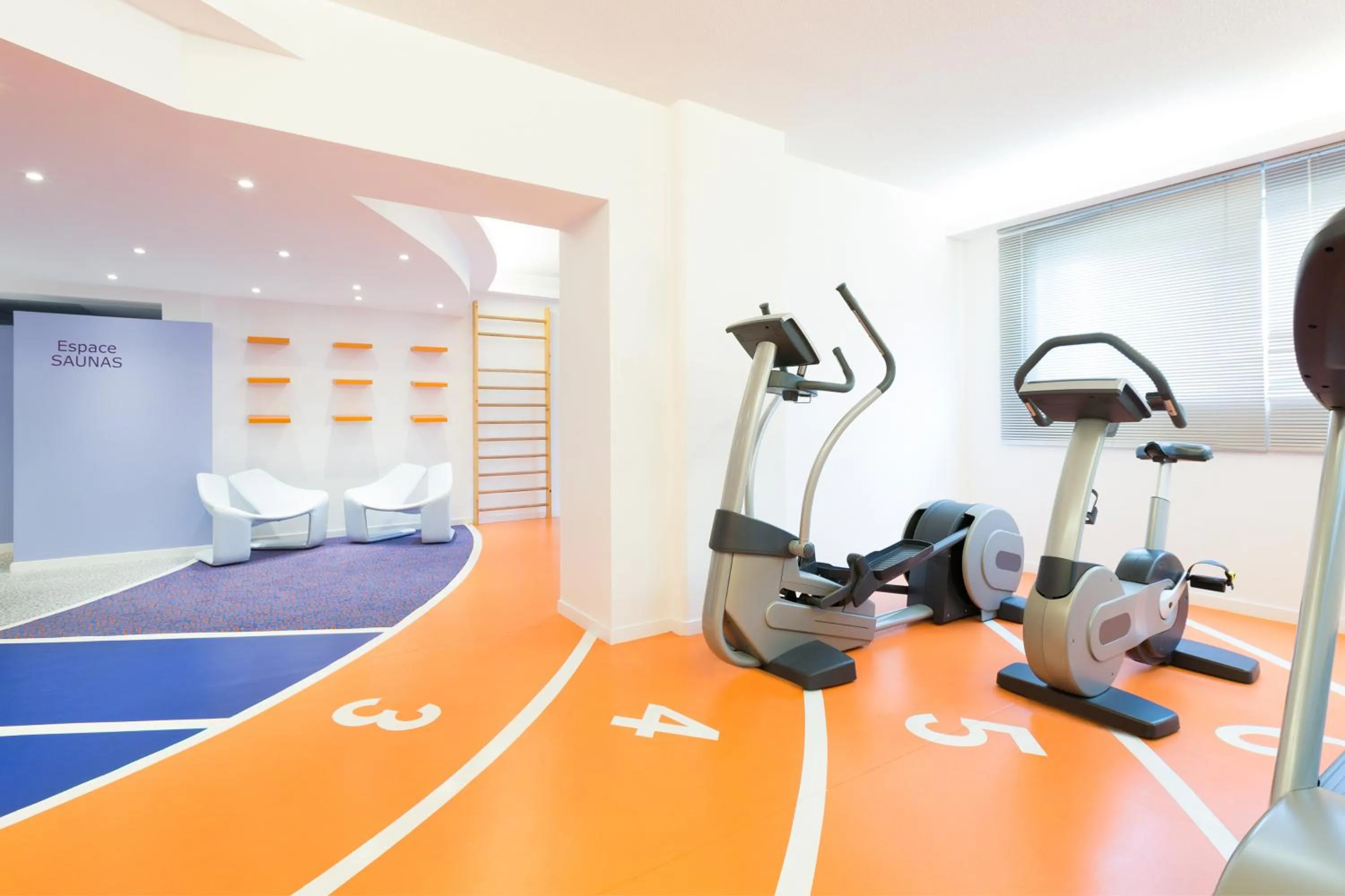 Fitness centre/facilities in Novotel Poitiers Site du Futuroscope