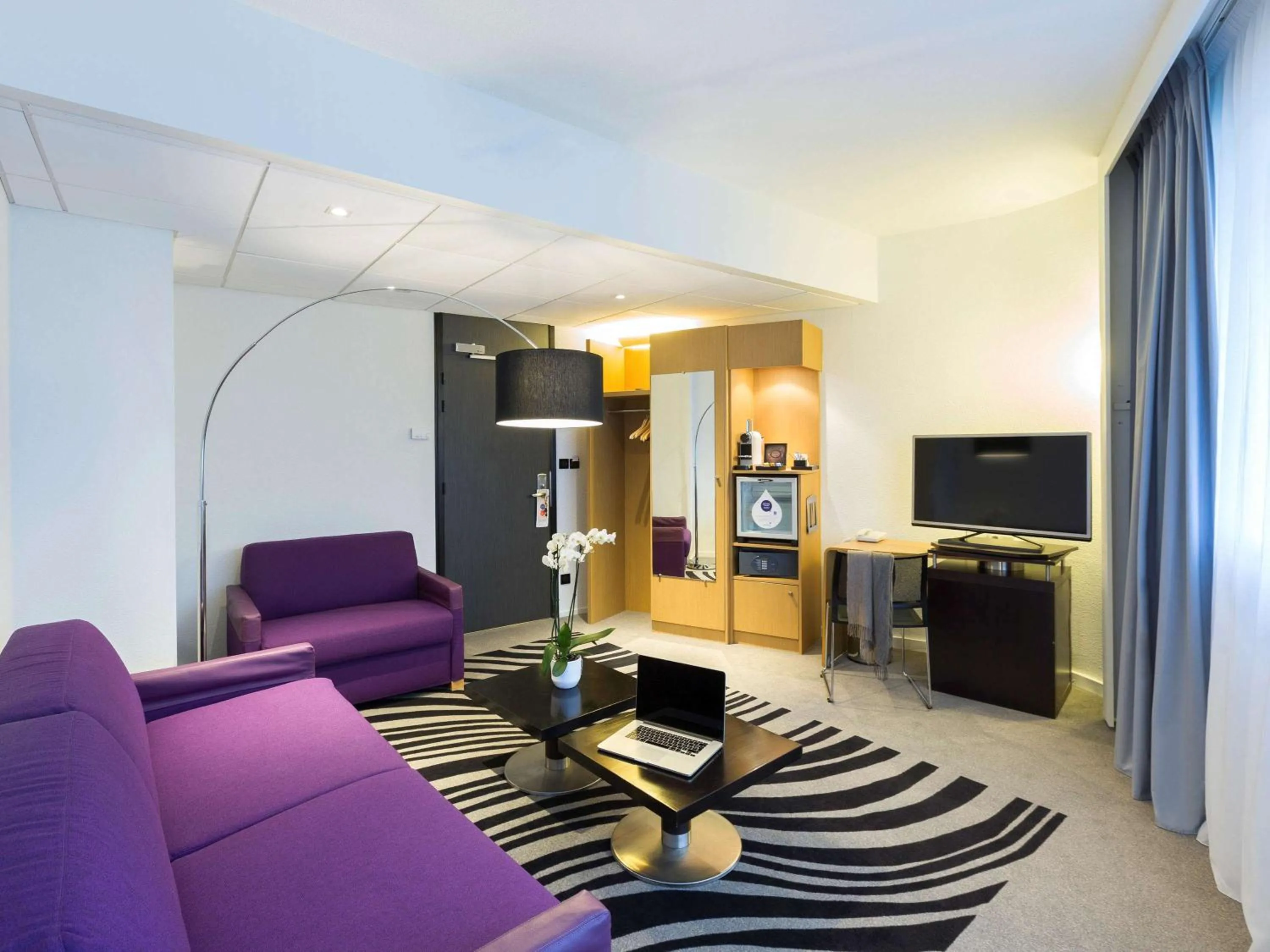 Photo of the whole room in Novotel Poitiers Site du Futuroscope